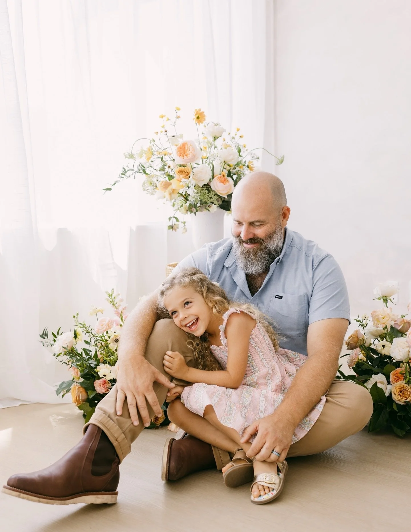 Happy November! 🍂 ✨
I&rsquo;m so excited for this holiday season and so grateful for all the families I&rsquo;ve served this year. It&rsquo;s been an incredible year filled with bumps, babies, families, &amp; so much love.

I have two more rounds of