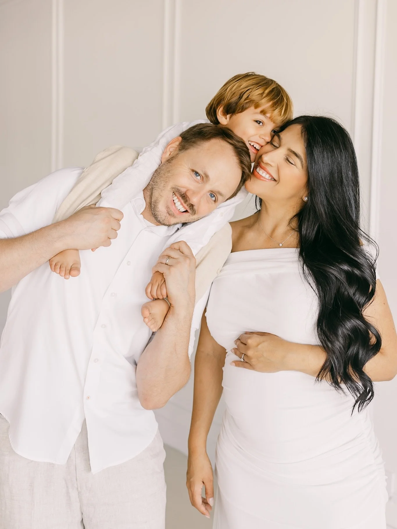 The sweetest chapter before your world grows again.
In the studio, you get to just be. Hold your first little one close. Feel the flutters of your next baby. Maternity family sessions remind you that this love just keeps expanding. I loved this sessi