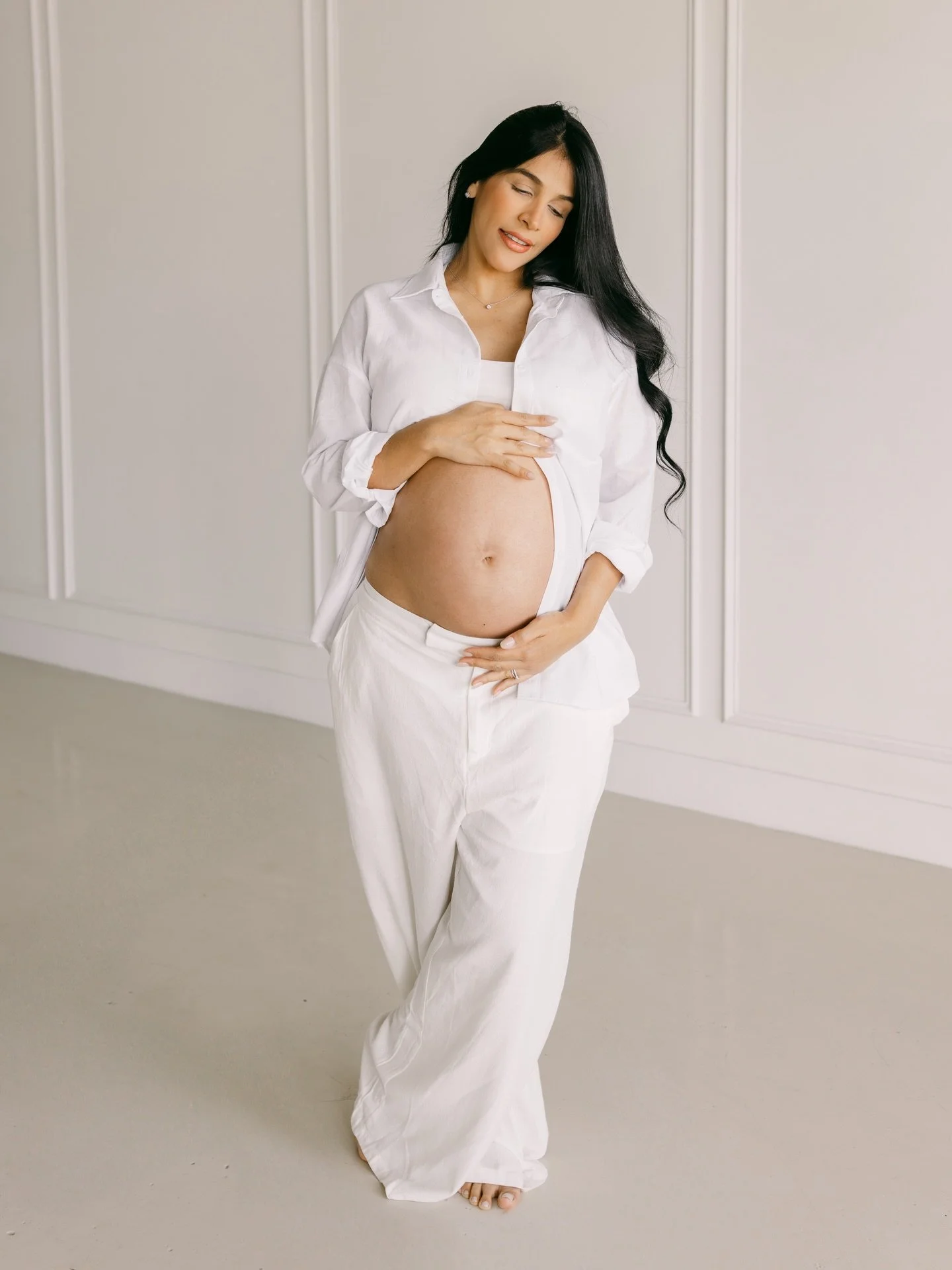 Mother&rsquo;s Day Minis and my annual motherhood event, Motherhood in Bloom, is officially live 🌸
Early access just went out and half the spots are already gone. If you&rsquo;re interested, DM me for more details.

Spring availability for maternity