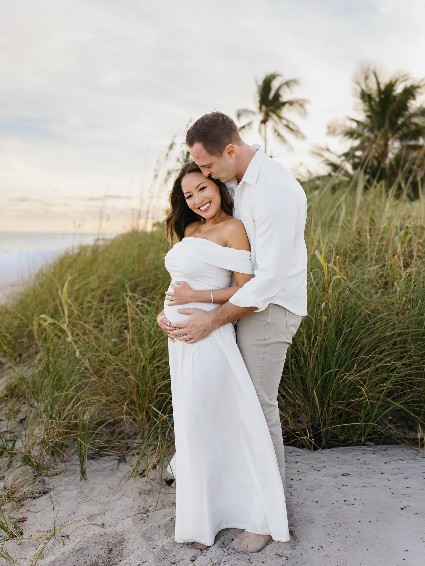 &ldquo;Let&rsquo;s just grab a few photos by the beach grass really quick&hellip;&rdquo;

&hellip;a few minutes later! 
(👉🏻scroll to see the magic that can happen in just 5 minutes🌾🌴✨)

If you&rsquo;re planning a pregnancy announcement or dreamin