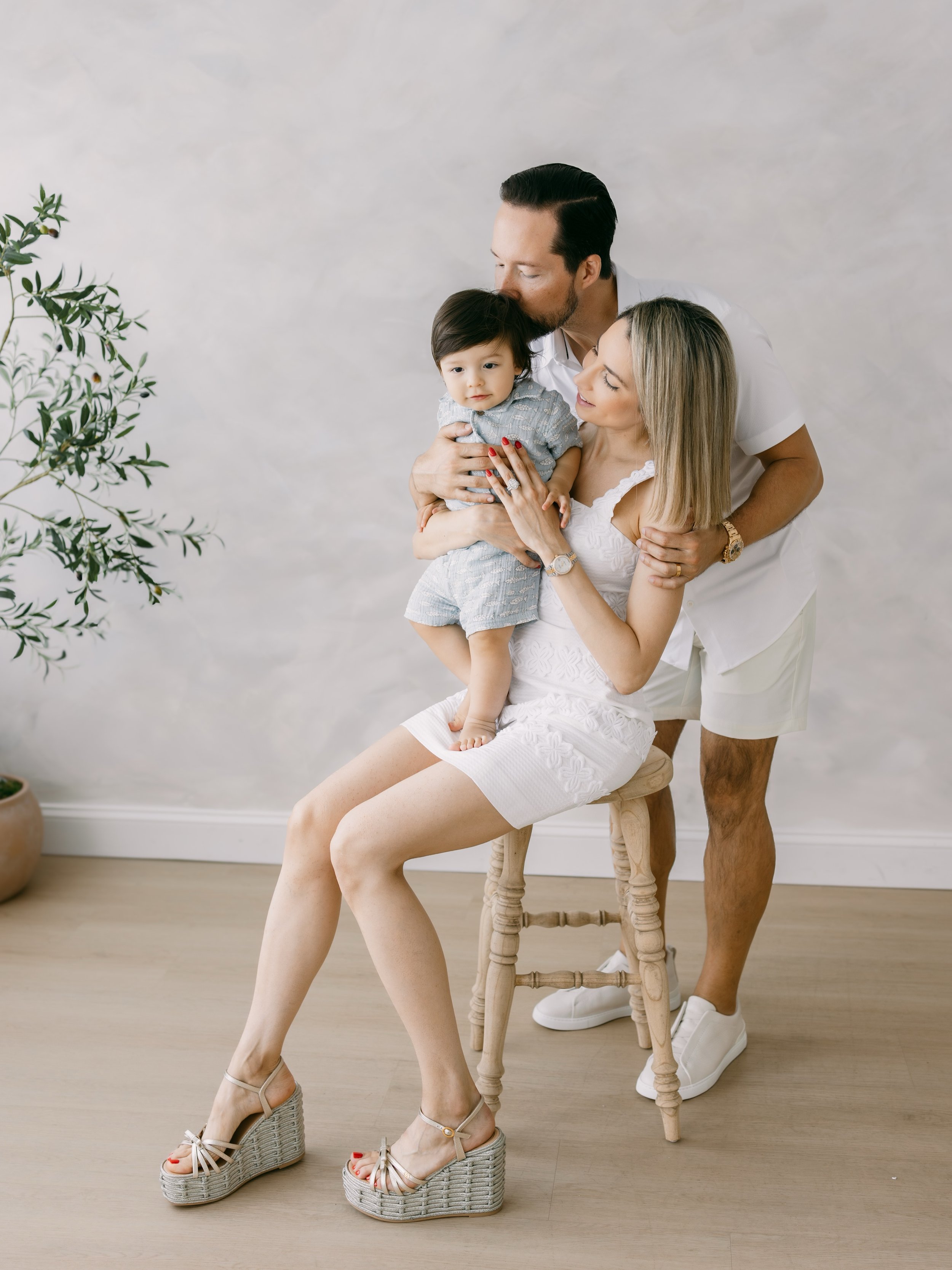 First birthday sessions can look like this. Beautiful family moments you&rsquo;ll want on your walls. Solo portraits of your baby as they are learning to walk. Portraits worth framing. Family moments that stop you mid-hallway every morning. And most 