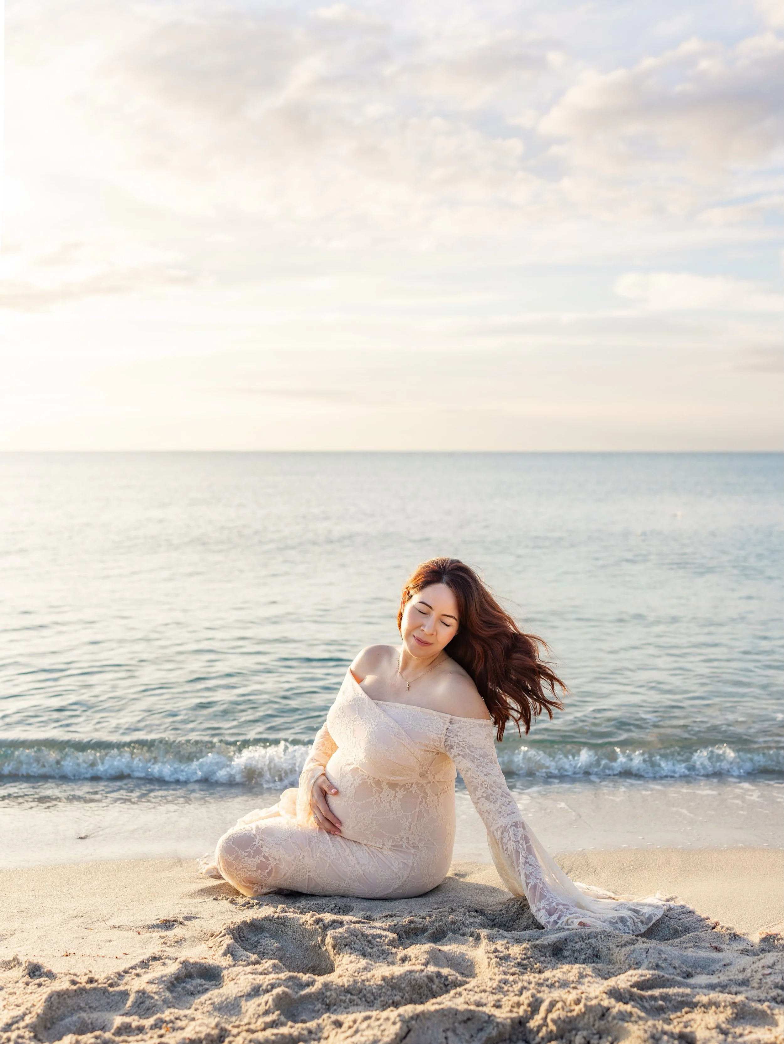 For the women who belong by the sea ✨

The ones who want to feel ethereal, feminine, and a little bit like a mermaid goddess while celebrating this season of motherhood&hellip;.

If that&rsquo;s you, I&rsquo;m your photographer. ✨🌊

.
.
.
.
.
.
.
#s