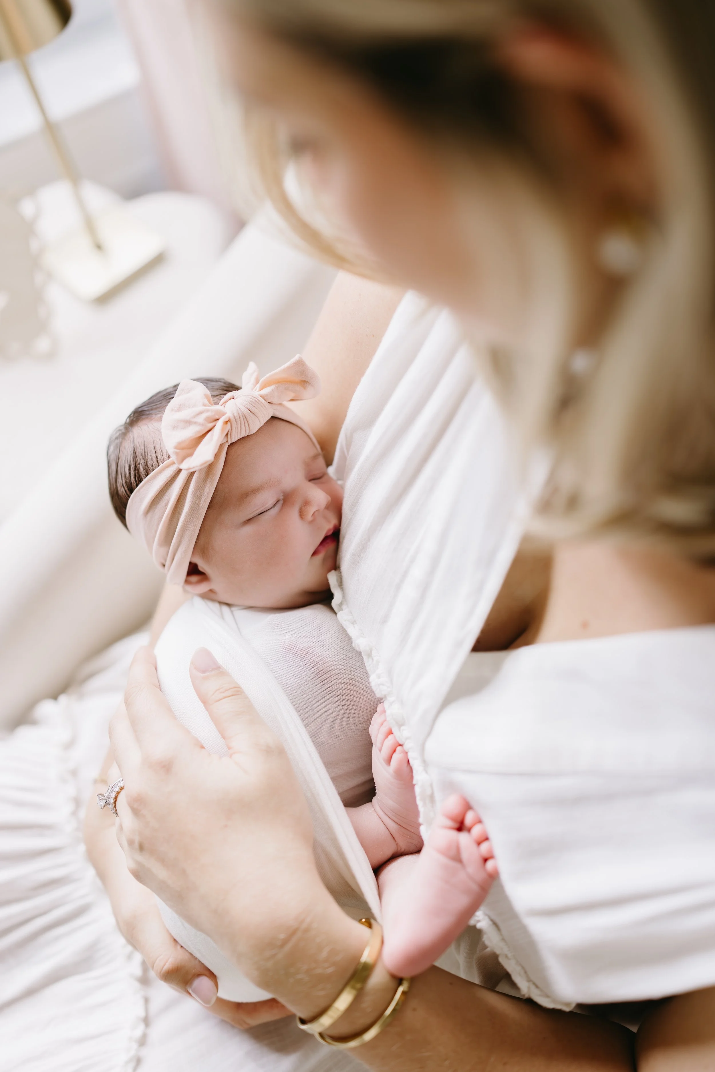 palm-beach-mom-cuddling-newborn-in-home-portrait