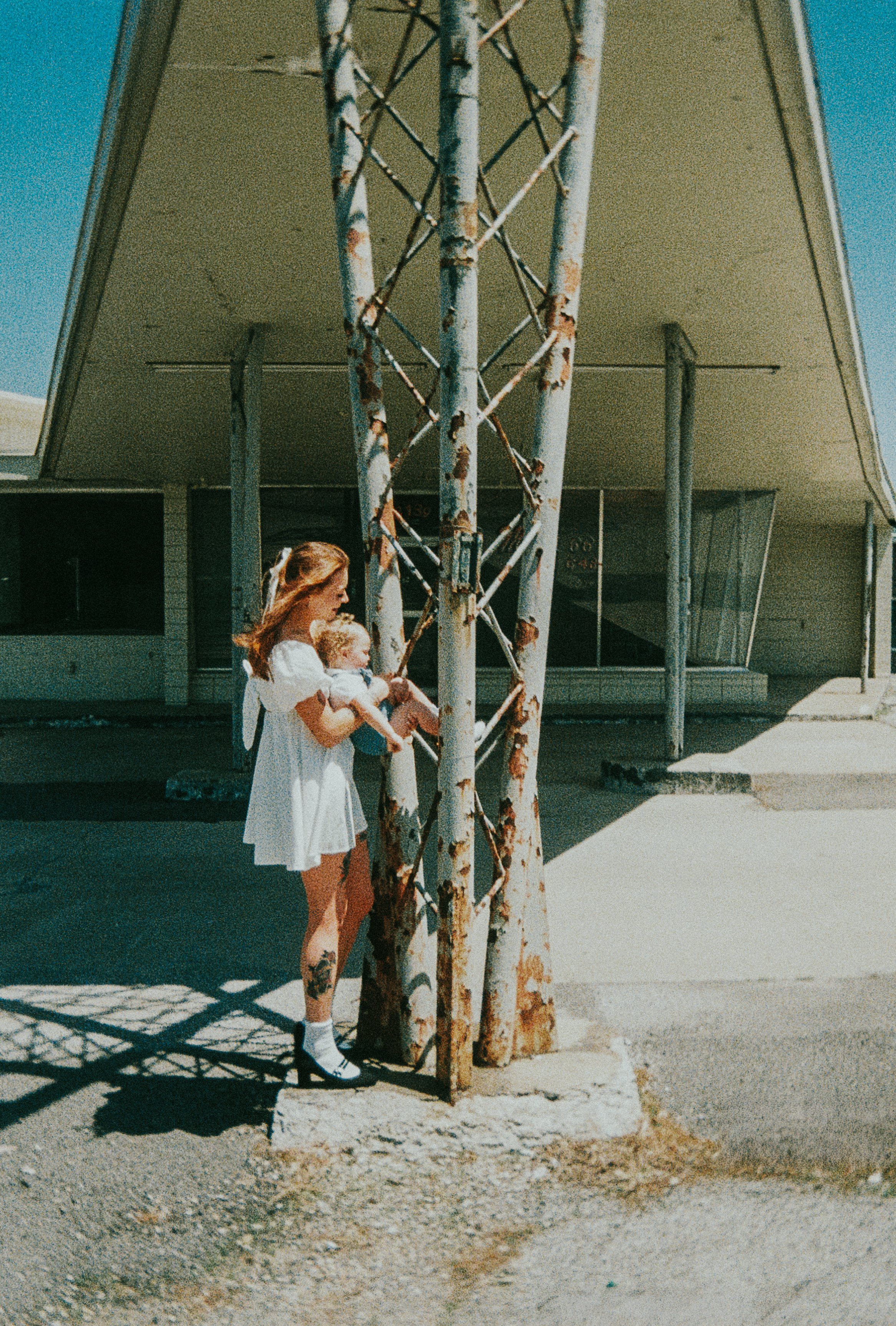 Lifestyle | Vintage Inspired Portraits in Downtown Overland Park