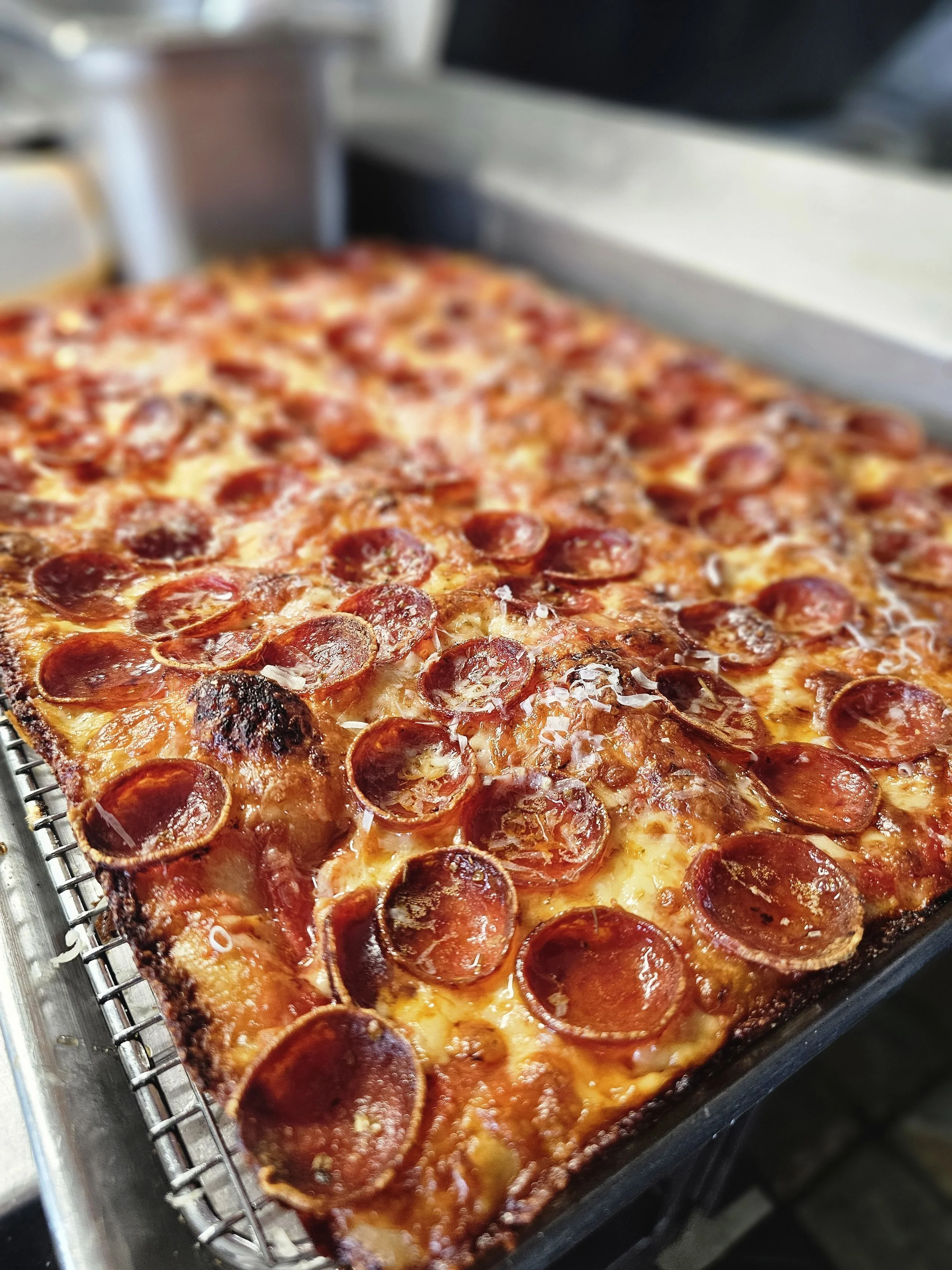 pepperoni detroit pizza before saucing