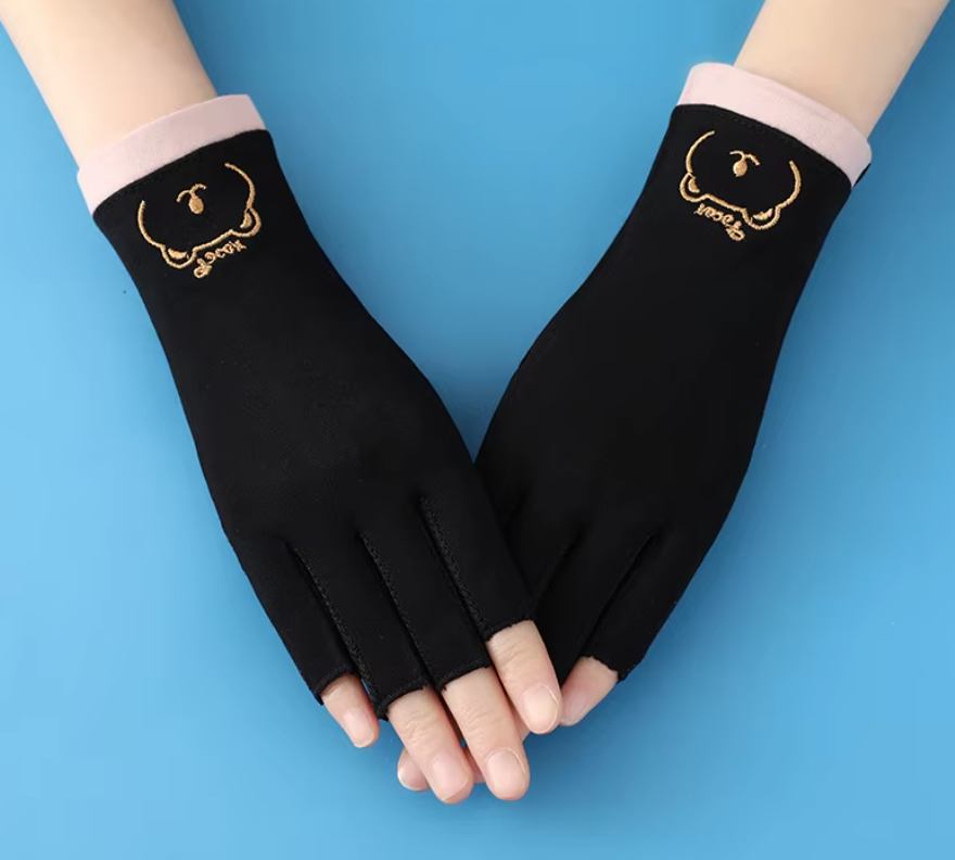UV protector glove - Black 2.png