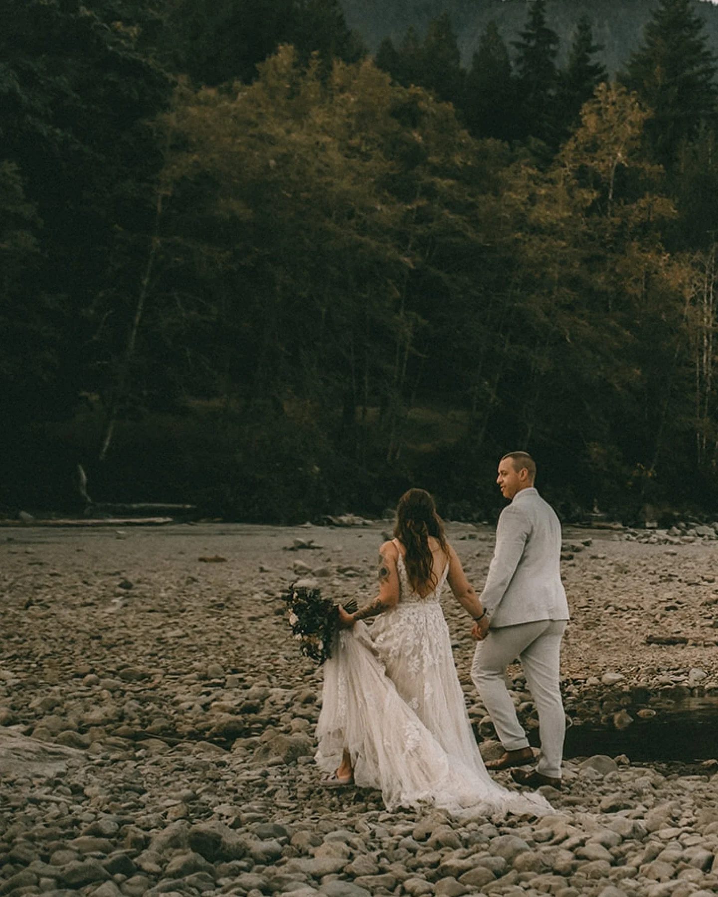 You can leave me here with the intimate fall weddings 
@amandacoldicuttphoto 
@caitlinj_makeup 
@bridalbeginnings 
@lisa_begg