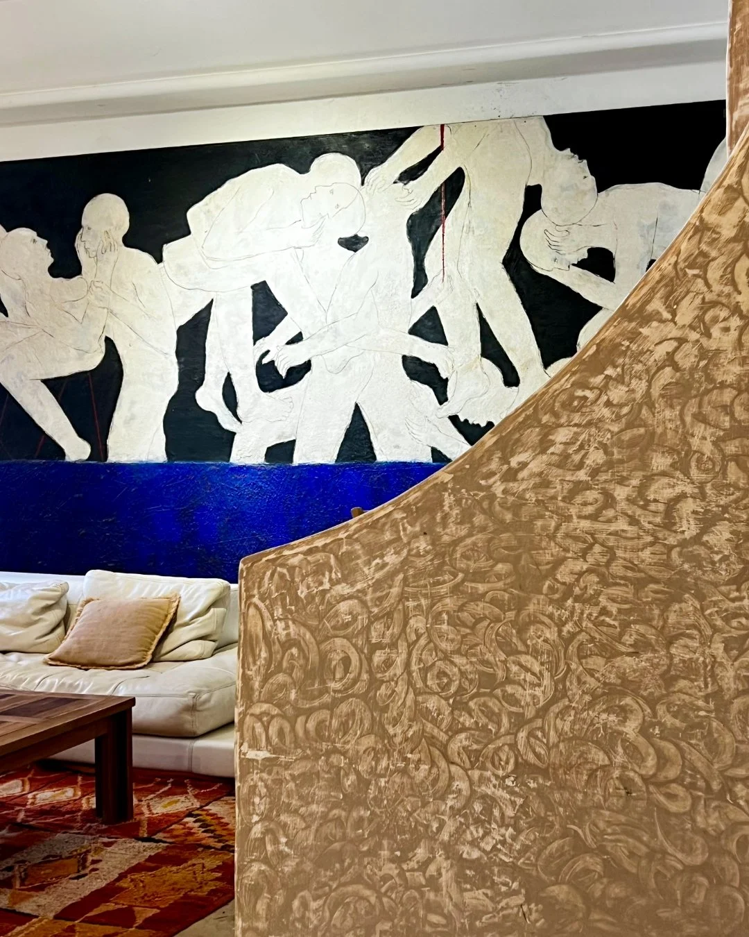 Marrakech moments.
One work by Moussa Traor&eacute;, developed during his residency at Al Maqam, alongside works by Monsieur Sidriss and Mahi Binebine.
Material, rhythm, and shared presence unfolding across the sequence.

#MarrakechMoments #MoussaTra