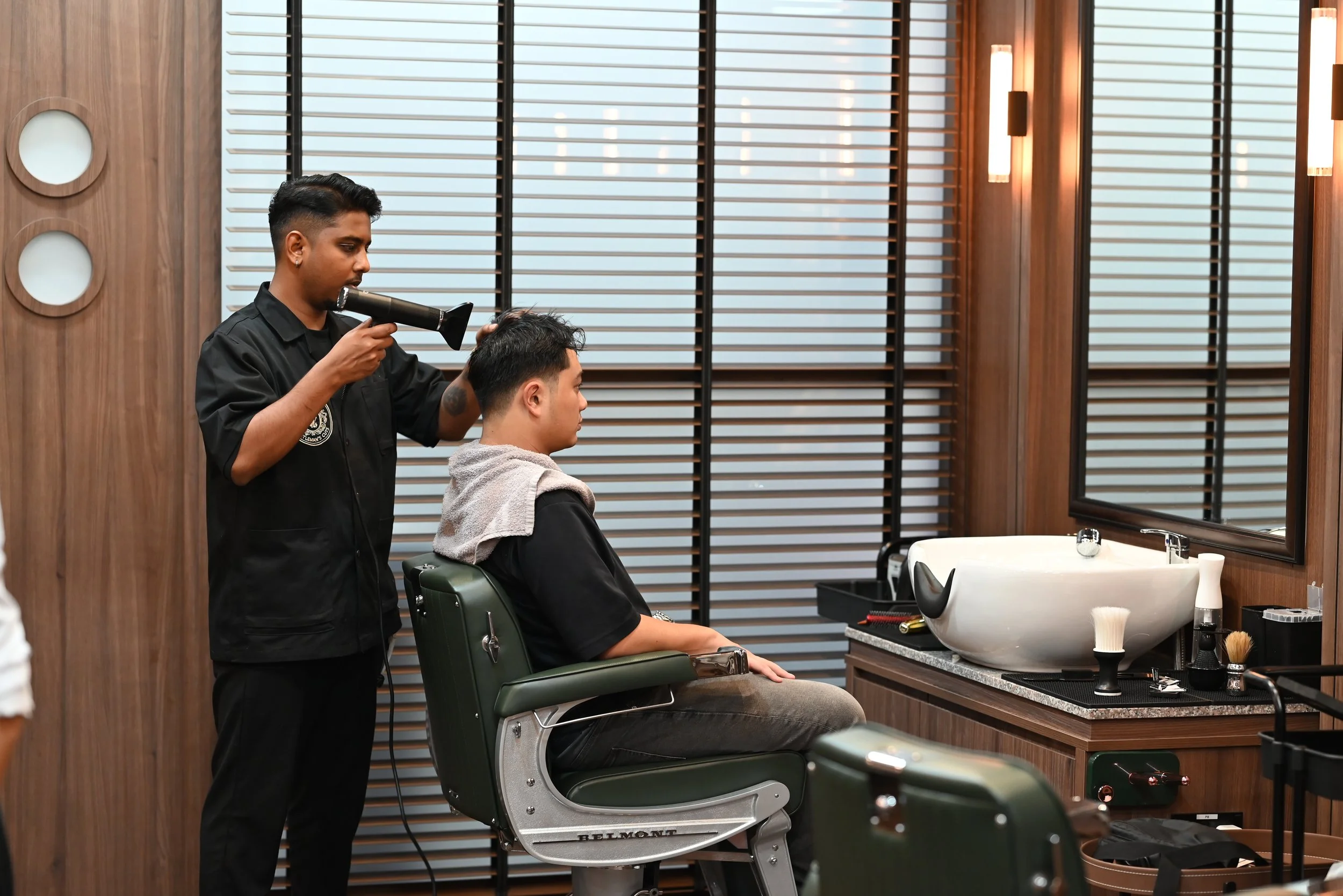 A fresh cut deserves a flawless finish—and Kothan makes sure every strand is right where it should be. Precision cut? Check. Styled to perfection? Double check. Now, step out looking sharp and feeling even sharper.