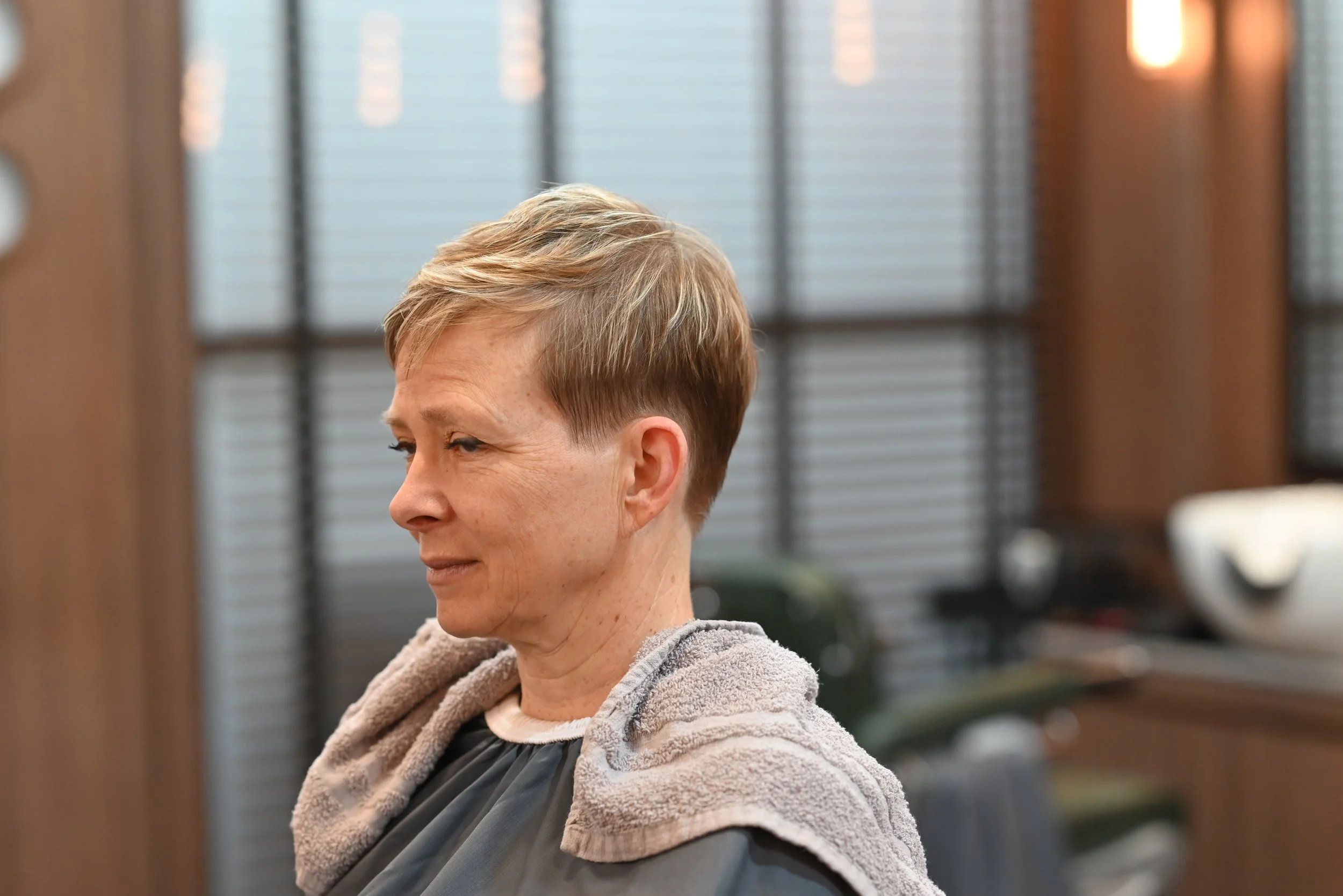 Who says only the guys get to have all the fun? This clean, textured short cut is all about confidence and effortless style—because great hair knows no gender, only good taste. 😏