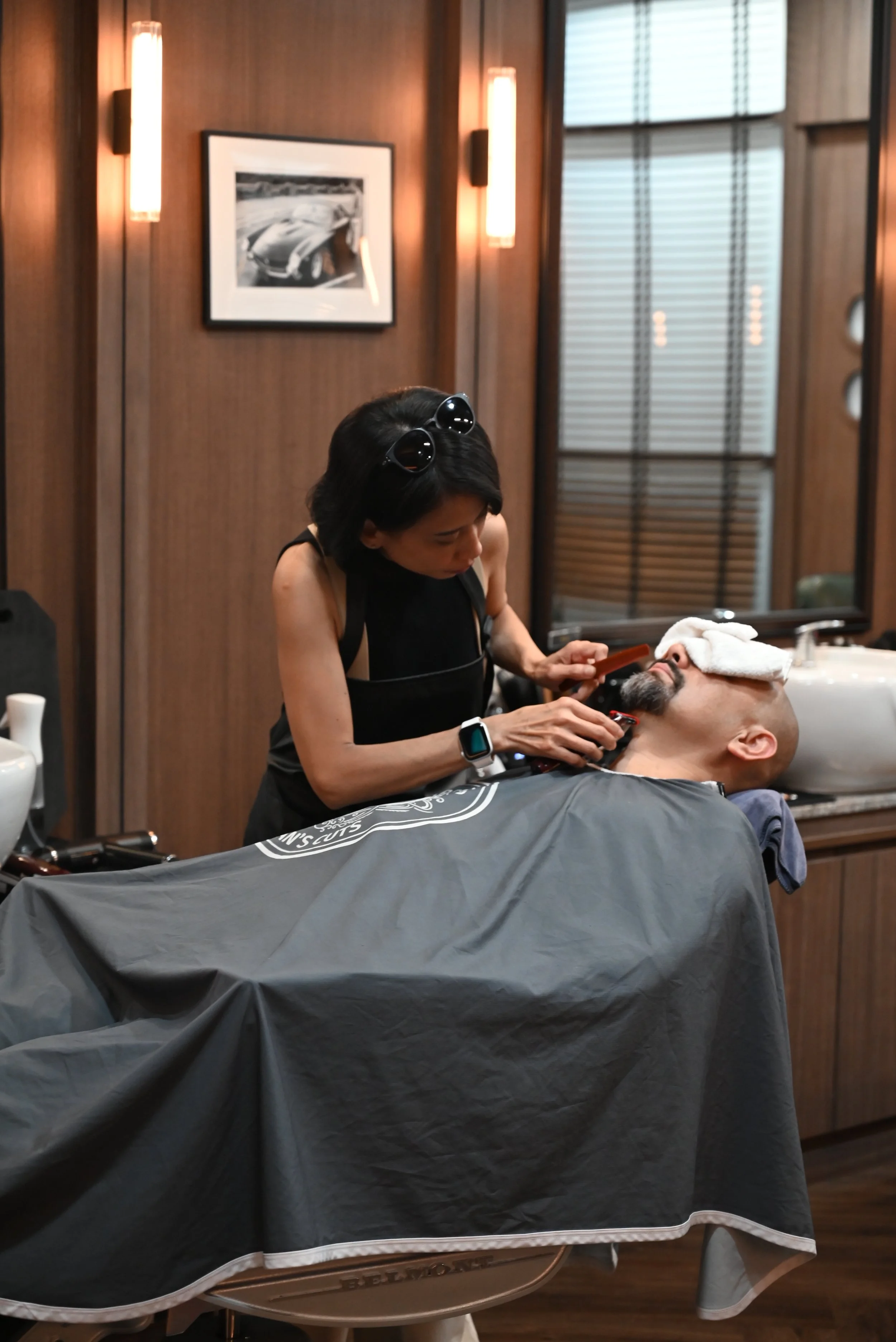 Short corporate beard trimmed with clippers for natural structure