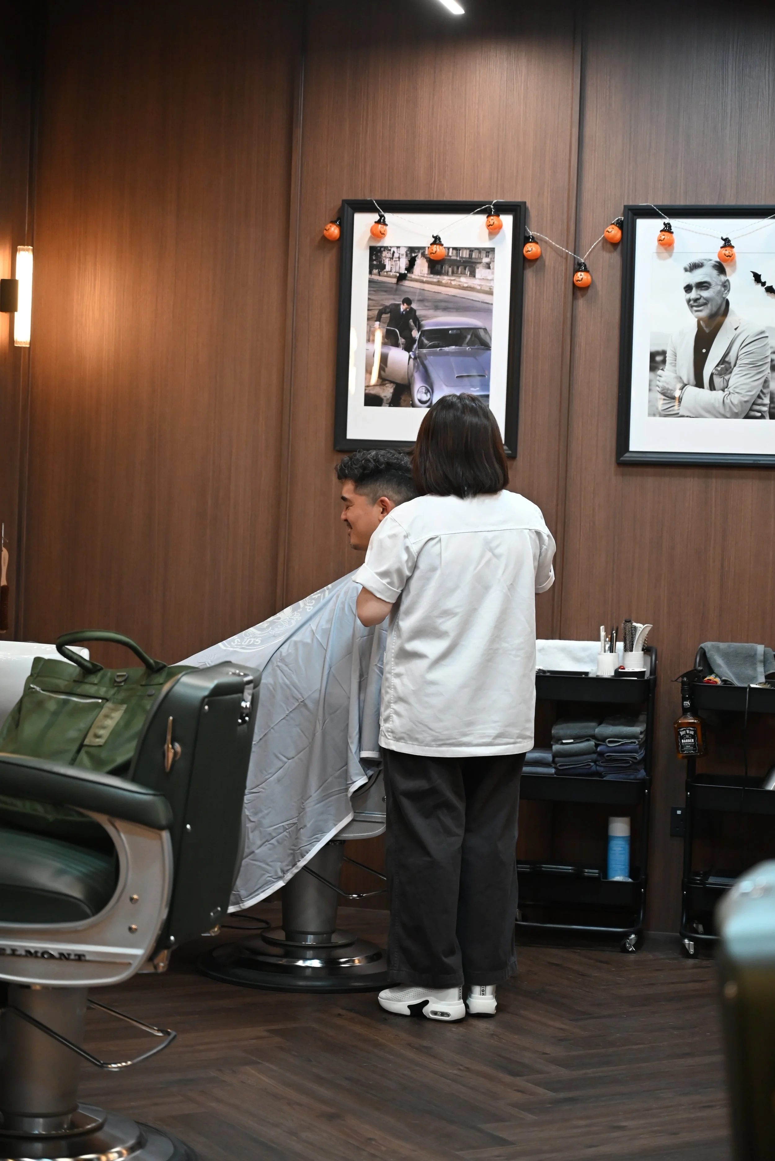 Texture cutting on top section to create movement in men’s hairstyle