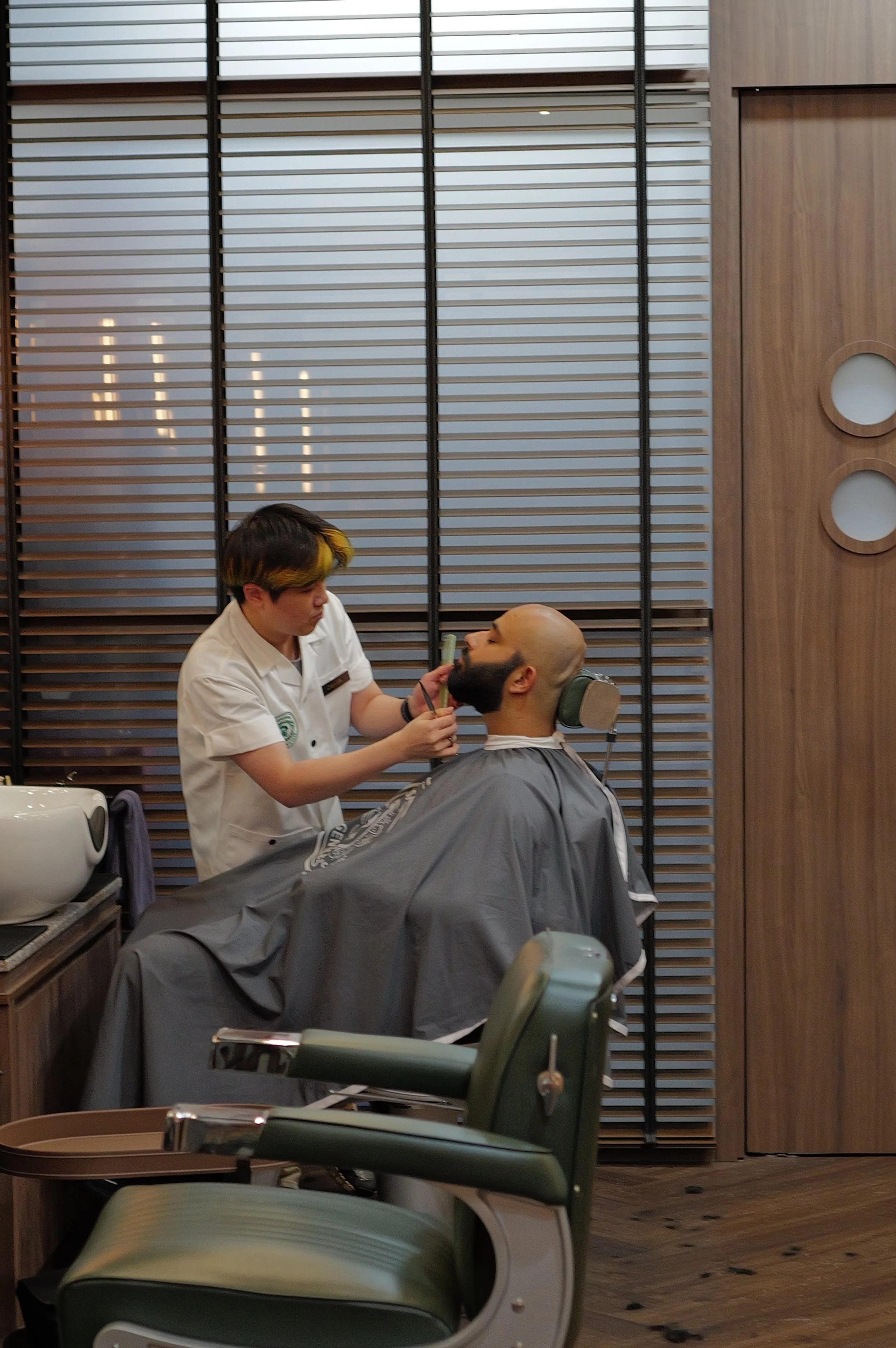 Clipper beard trim with controlled bulk and natural edge