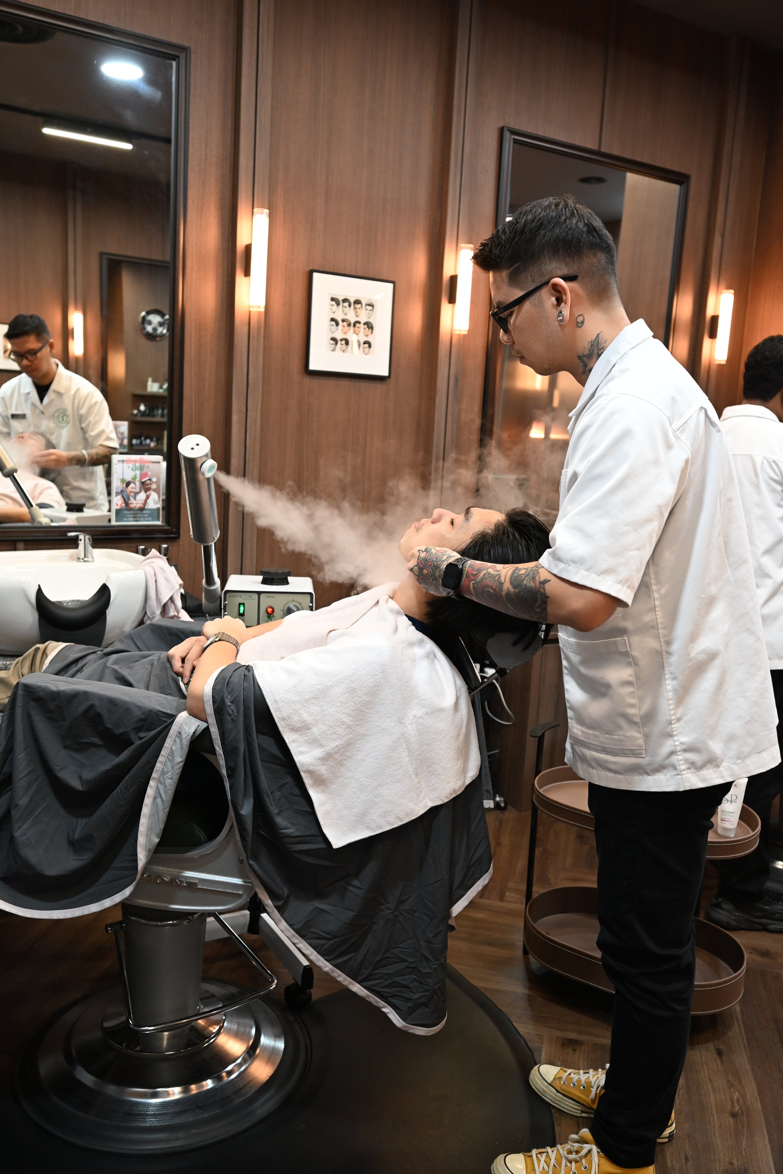 Complete Deluxe Premium Hot Towel Clean Shave with Steam