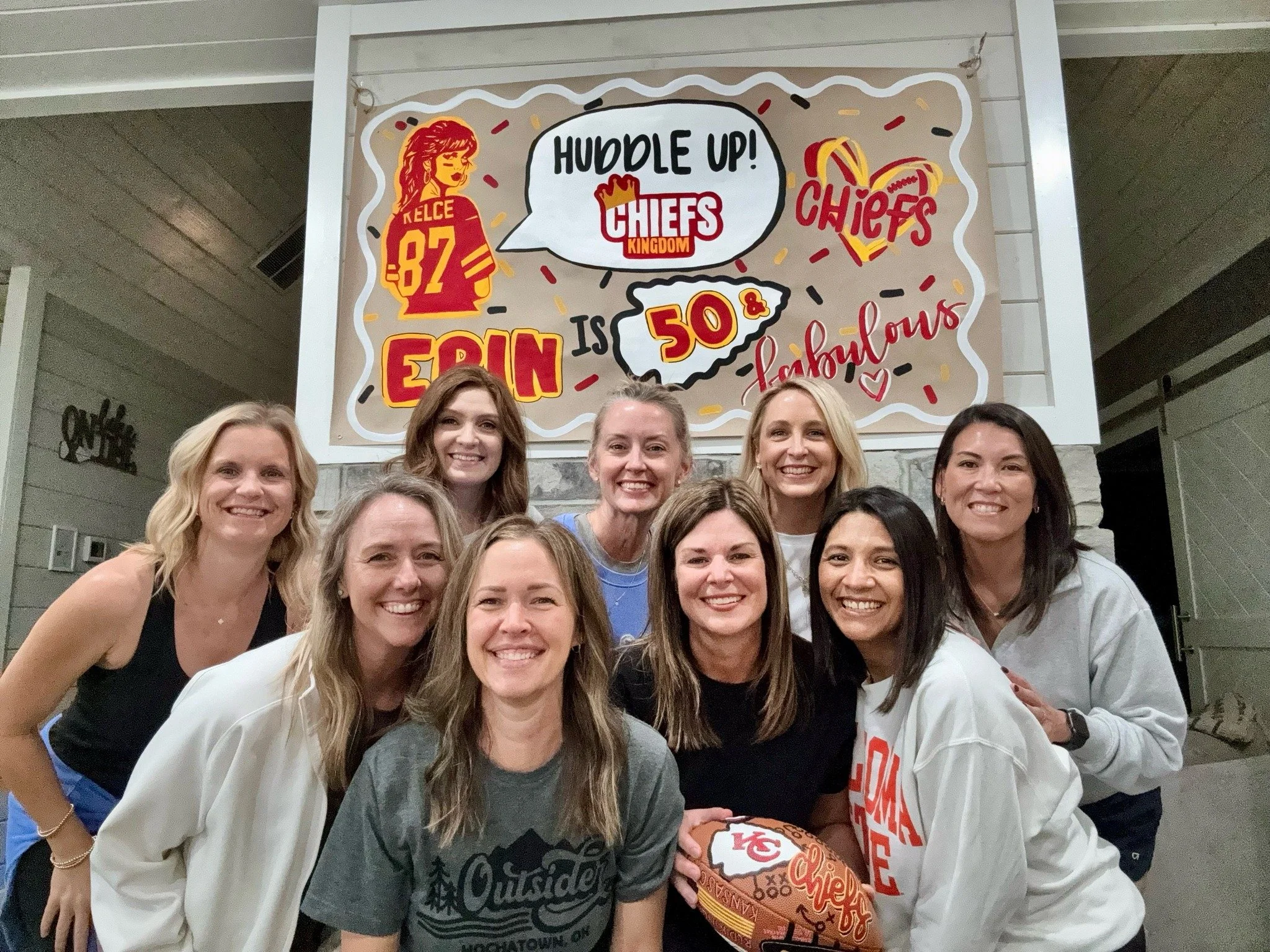 It’s a glorious Football Sunday, and the Kansas City Chiefs won! Big cheers all around! π So naturally, our custom art had to match the energy.
Huddle up, Chiefs Kingdom! β€οΈπ
This custom banner was painted for Erin’s 50th, complete wi
