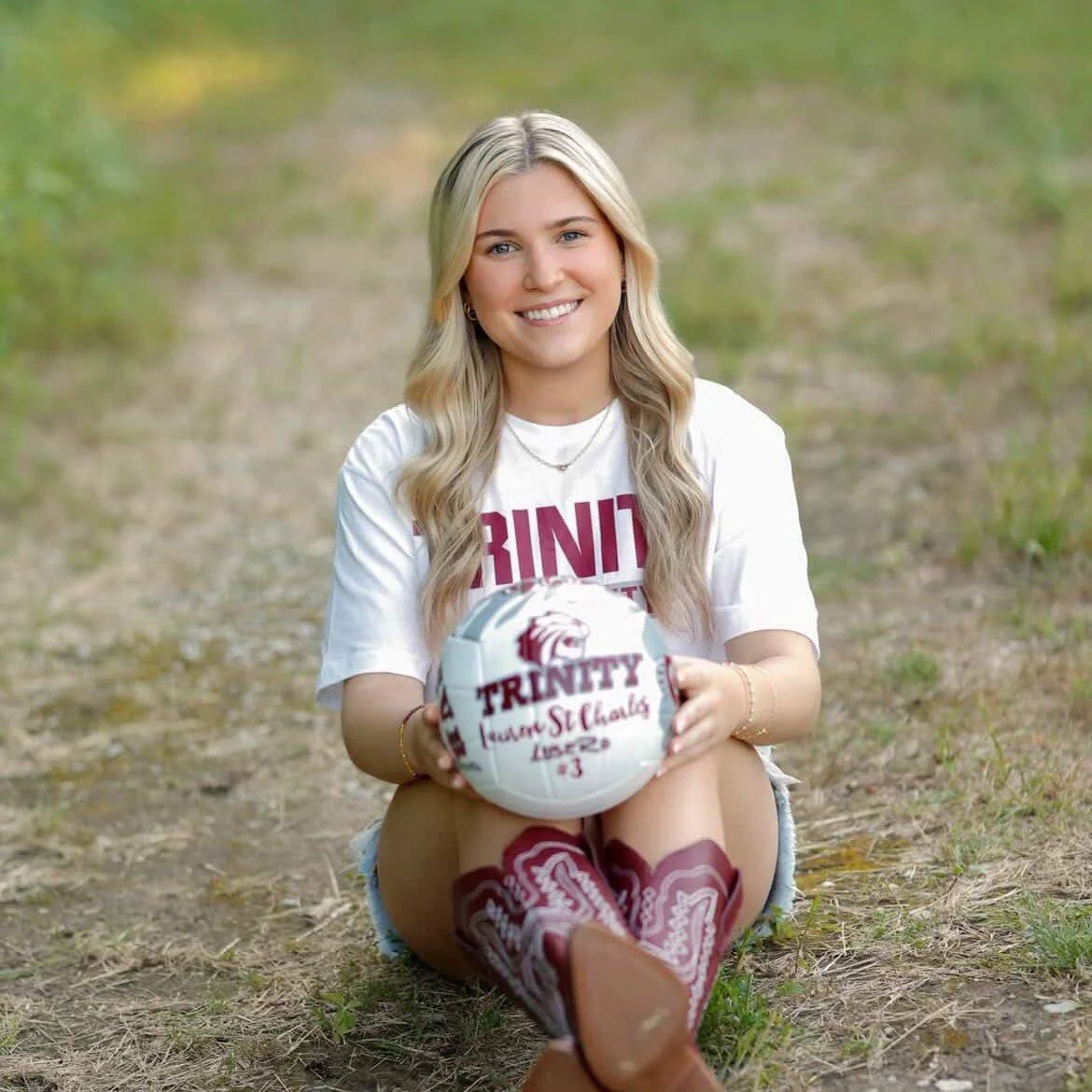 Senior season has a funny way of sneaking up on you.

One day it's early practices, team dinners, and "don't forget your knee pads." Then suddenly it's senior pictures, signing day, and packing for the next chapter.

I love getting customer
