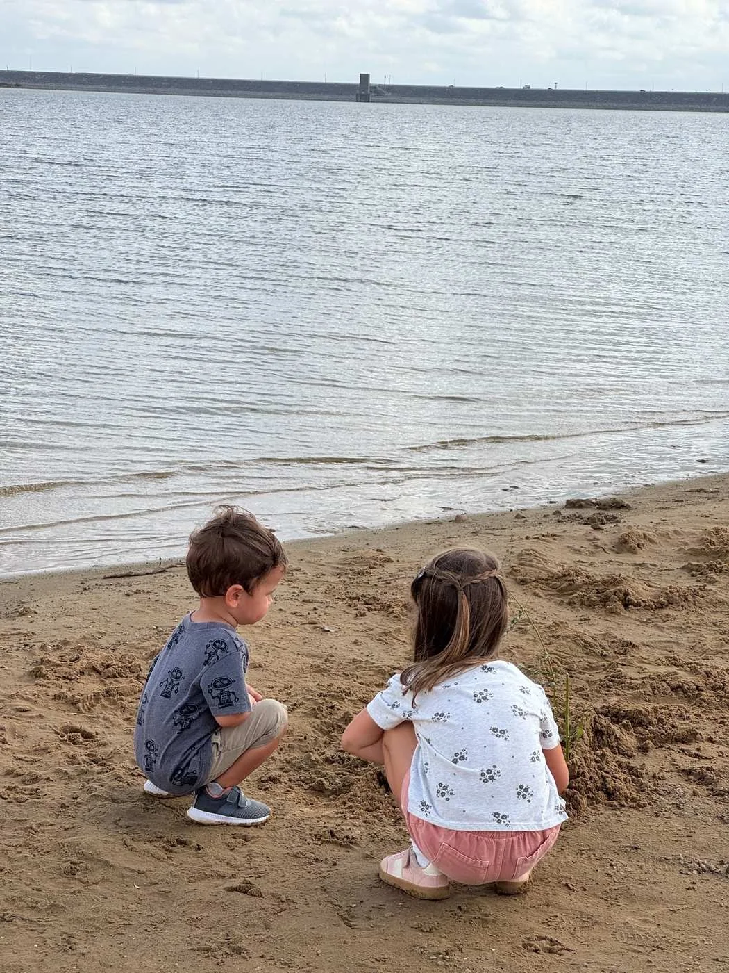henley-cullen-playing-at-lake.jpg