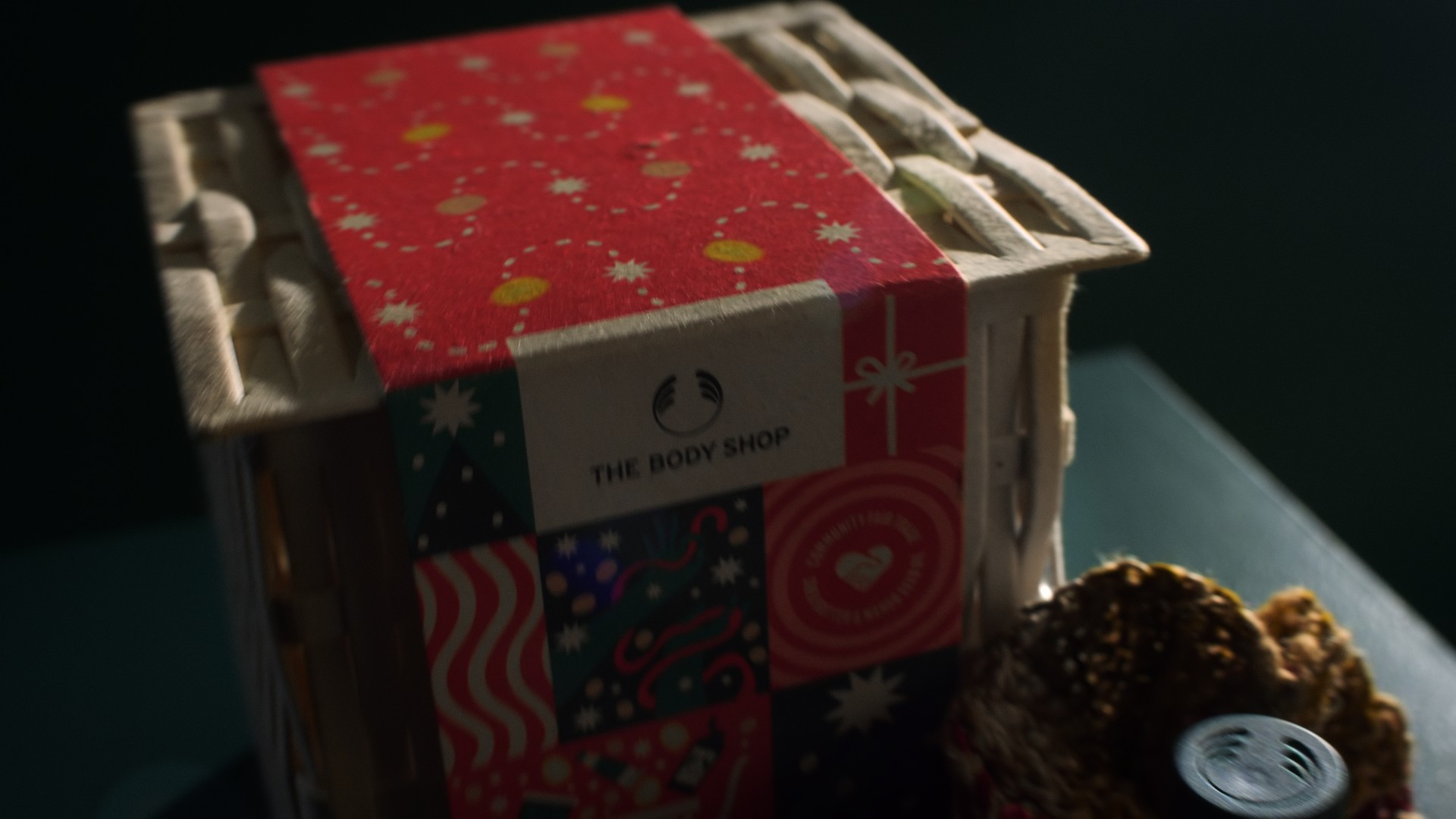 MAS0001_The Body Shop_Christmas Shoot_Star Gift_1920x1080_15sec_MASTER.00_00_09_16.Still010.png