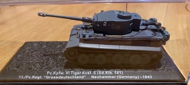 Tiger+Ausf+E_2_Load.jpg