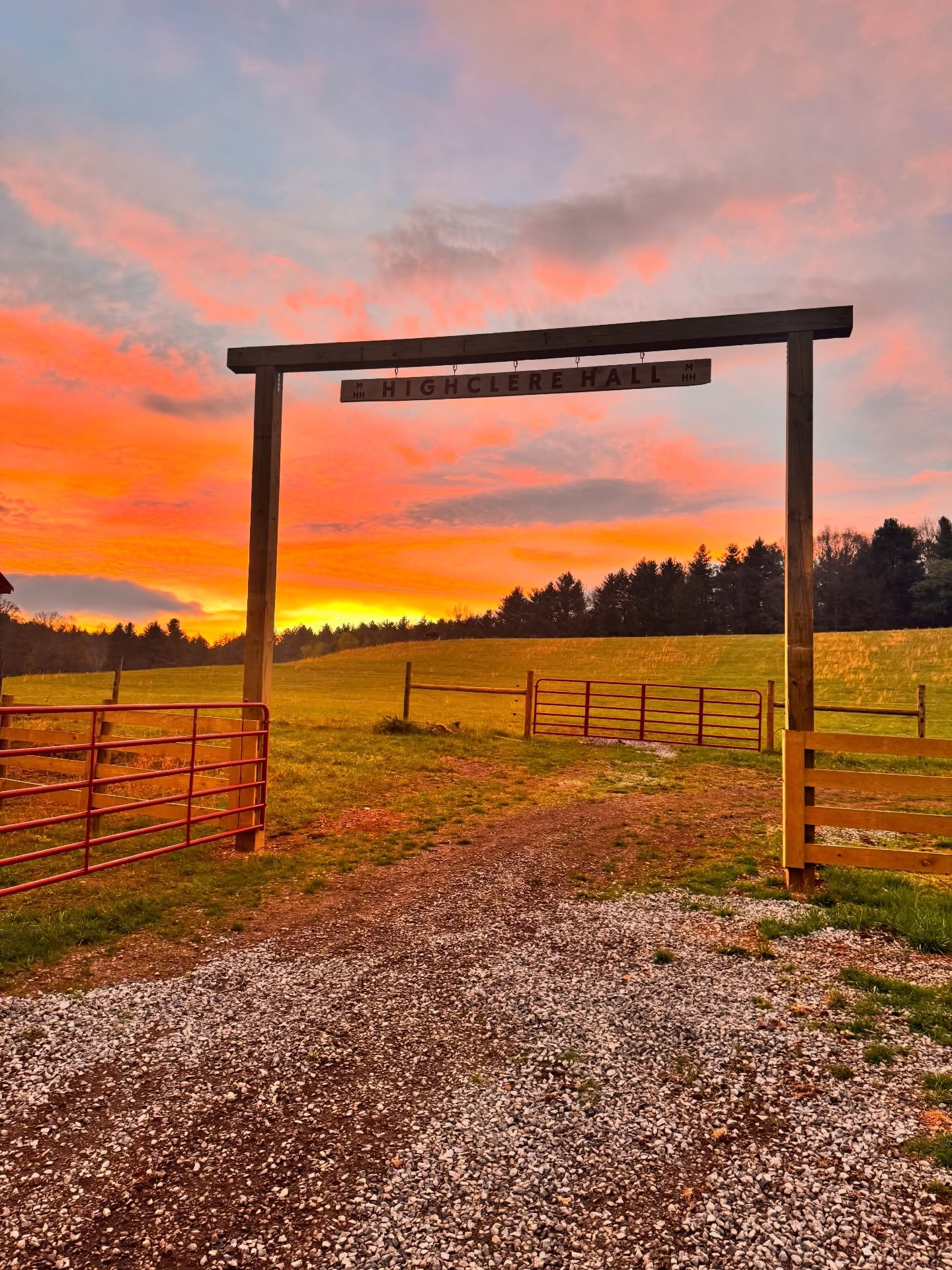 Enter as guests.
Linger as friends.
Leave a little lighter.

(Rex will see to it.)

Highclere Hall
It&rsquo;s time to exhale.

#HighclereHall
#VirginiaHighlands
#VirginiaIsForLovers
#FarmStay
#AirbnbExperience