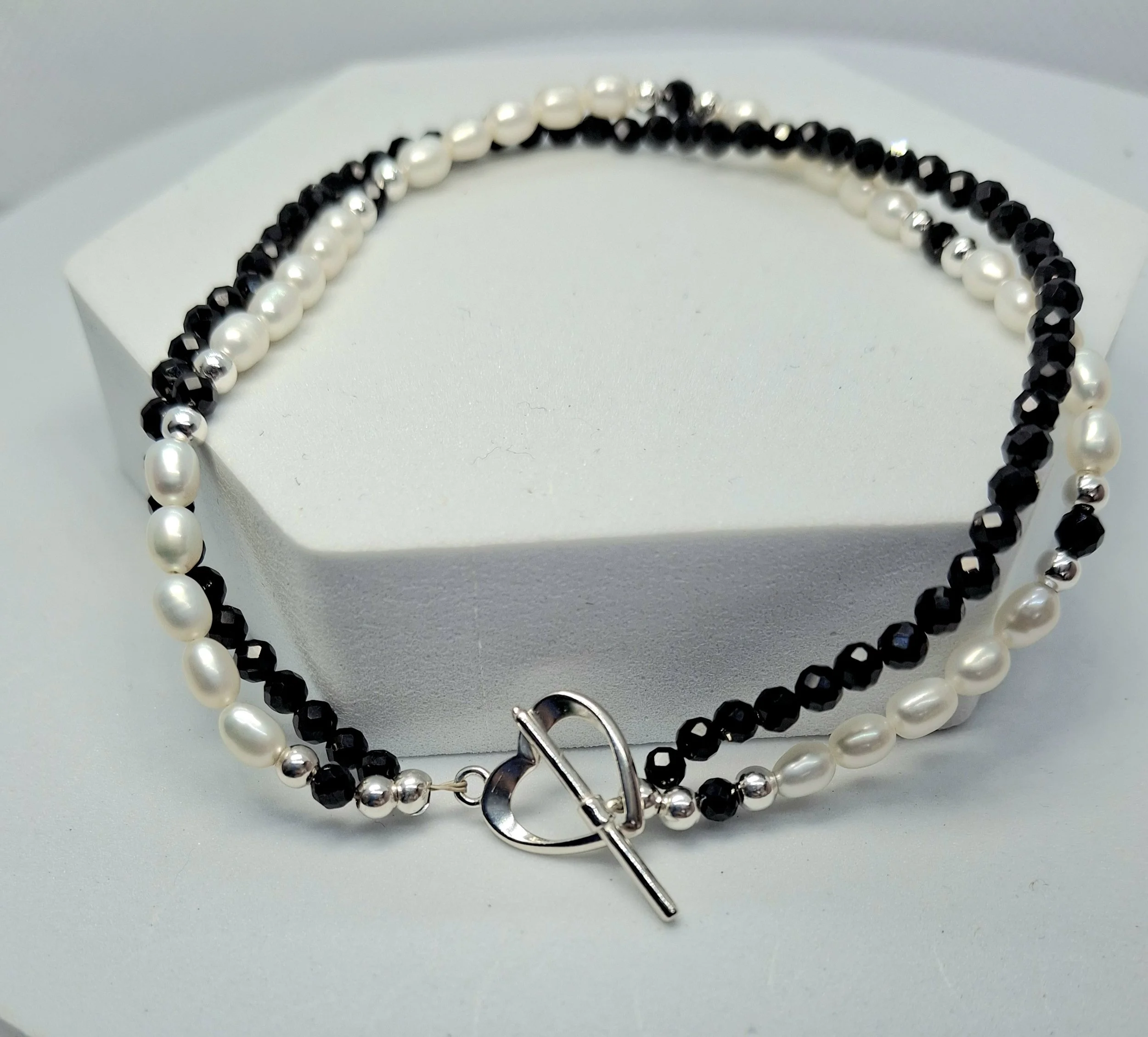 Elegant Rice Pearl and Black Spinel Bracelet