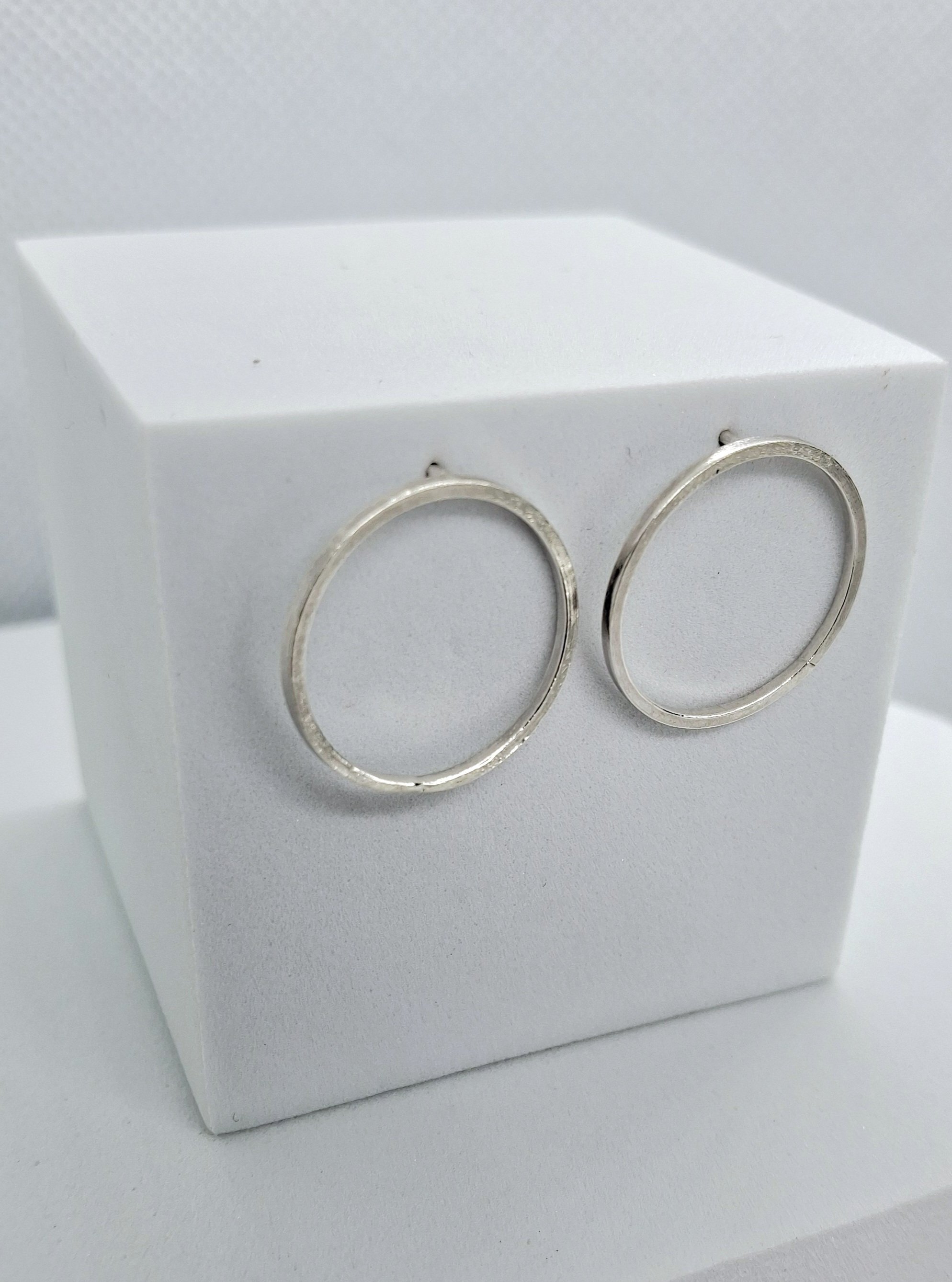 Open Circle Earrings (Medium)