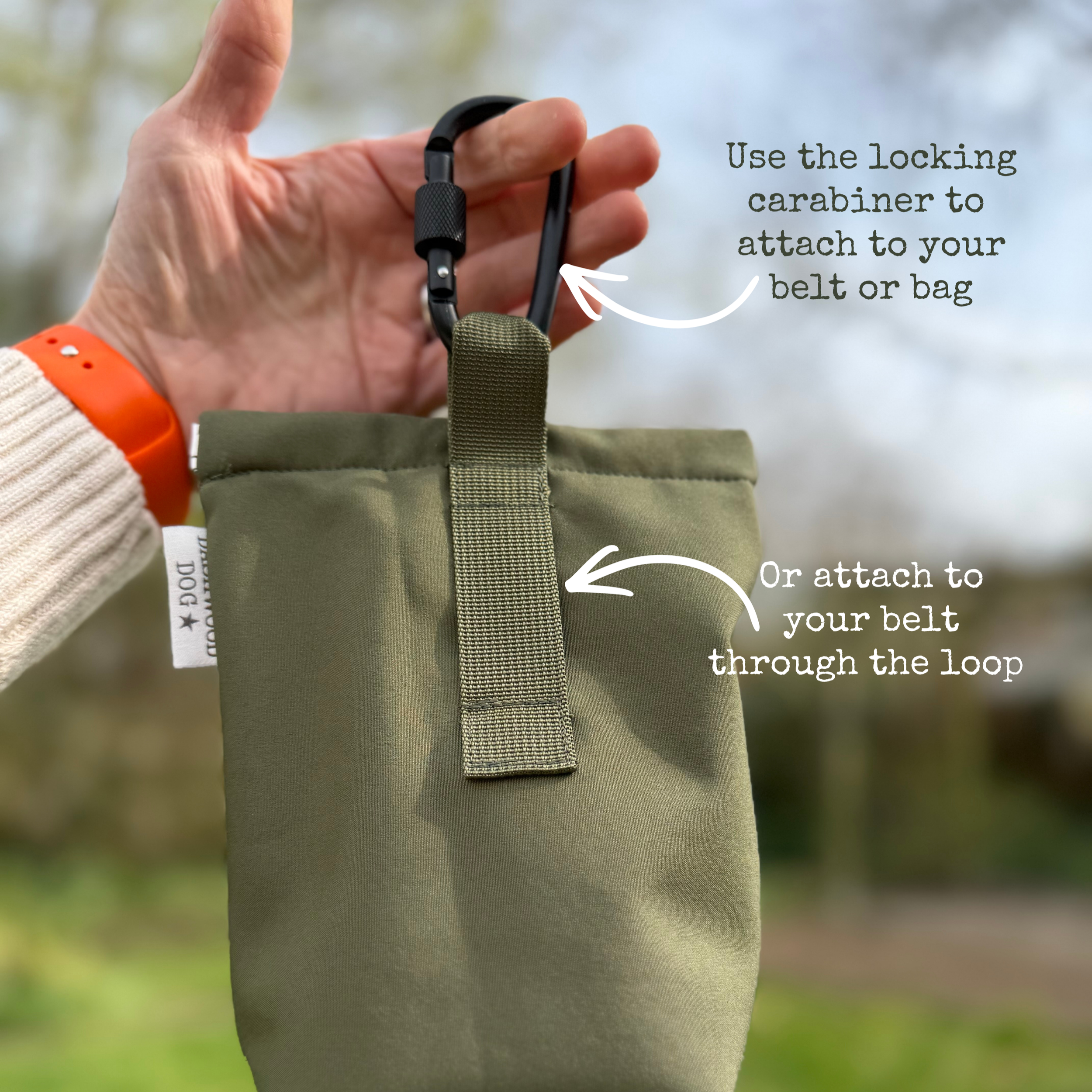 Hang+by+the+carabiner+to+your+belt+or+bag+-+4.png