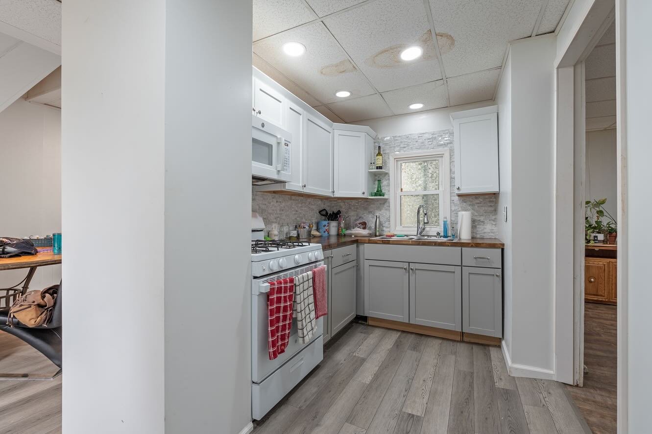 📍 56 Owego Street, Unit 2

3 Beds, 1 Bath. Available for the 2025-2026 school year.

INCLUDED: PARKING, UTILITIES, FULLY FURNISHED 

NOT INCLUDED: INTERNET, CABLE

#sunycortland #cortland #reddragon #offcampus #housing #studenthousing #studentlife #