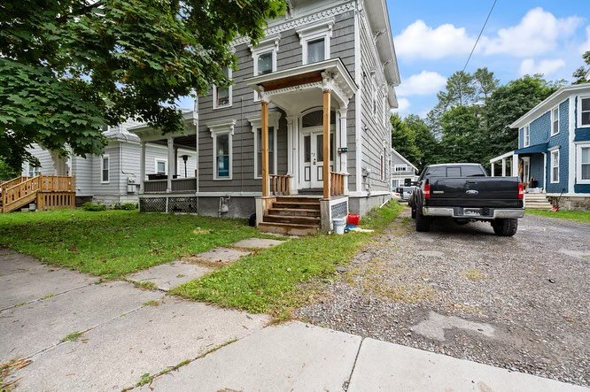 📍 11 Reynolds Ave

5 Beds, 2 Baths. Available for the 2025-2026 school year.

INCLUDED : PARKING, UTILITIES, FULLY FURNISHED 

NOT INCLUDED: INTERNET, CABLE

#sunycortland #cortland #reddragon #offcampus #housing #studenthousing #studentlife #studen