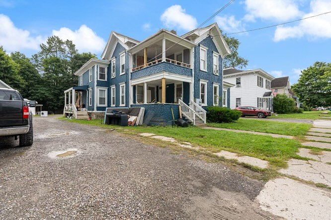 📍 13 Reynolds Ave

9 Beds, 4 Baths. Available for the 2025-2026 school year.

NCLUDED : PARKING, UTILITIES, FULLY FURNISHED 

NOT INCLUDED: INTERNET, CABLE

#sunycortland #cortland #reddragon #offcampus #housing #studenthousing #studentlife #student