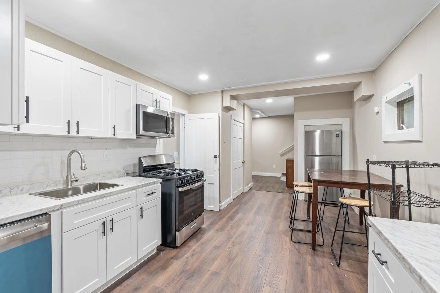 11.5 Reynolds Avenue. 
📅 Now leasing for the 2026-2027 school year &mdash; 6 beds, 2 baths.

🚨 Fully Renovated! 🚨

Big upgrades. Modern vibes. Student living, redefined. 🏡

✅ Brand new kitchen + bathrooms
✅ Stainless steel appliances
✅ Off-campus