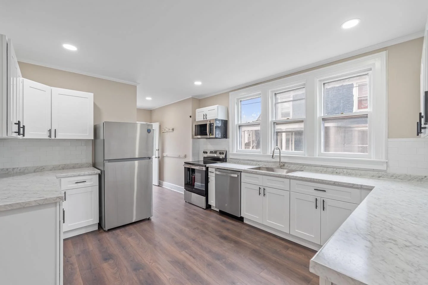 11 Reynolds Avenue. 
📅 Now leasing for the 2026-2027 school year &mdash; 5 beds, 1.5 baths.

🚨 Fully Renovated! 🚨

Big upgrades. Modern vibes. Student living, redefined. 🏡

✅ Brand new kitchen + bathrooms
✅ Stainless steel appliances
✅ Off-campus