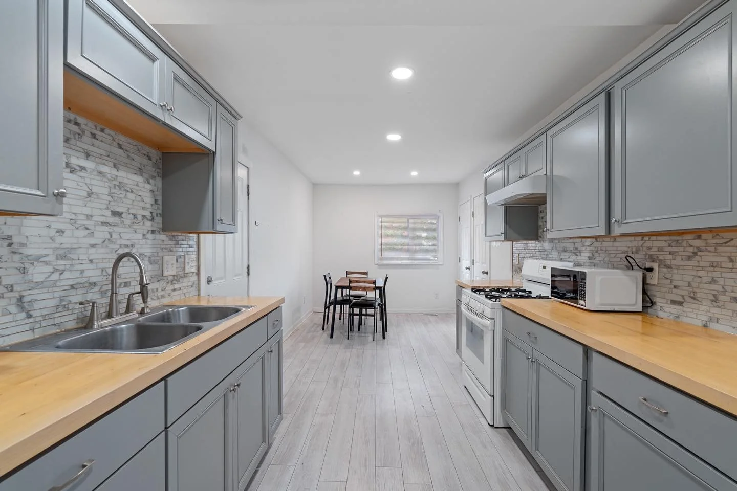 📍 56 Owego Street, Unit 3

3 Beds, 1 Bath. Available for next school year 2026-2027).

INCLUDED : PARKING, UTILITIES, FULLY FURNISHED 

NOT INCLUDED: WIFI, CABLE

🚨 Don&rsquo;t wait &mdash; spots go fast!

 #sunycortland #cortland #offcampus #offca