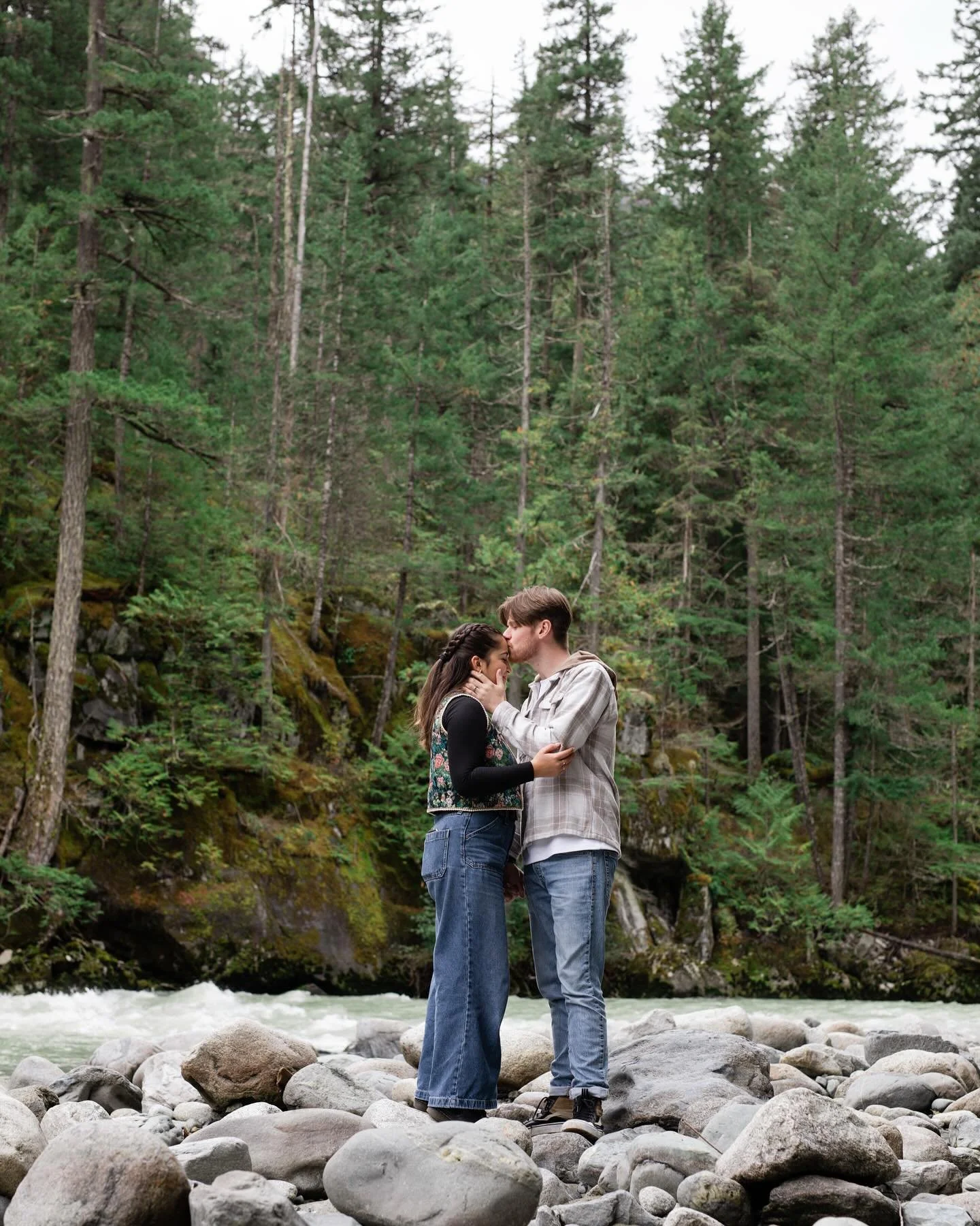 COUPLES SESSION 
Discovered a gorgeous new walk with family today, so needed to turn it into a photoshoot 🥰