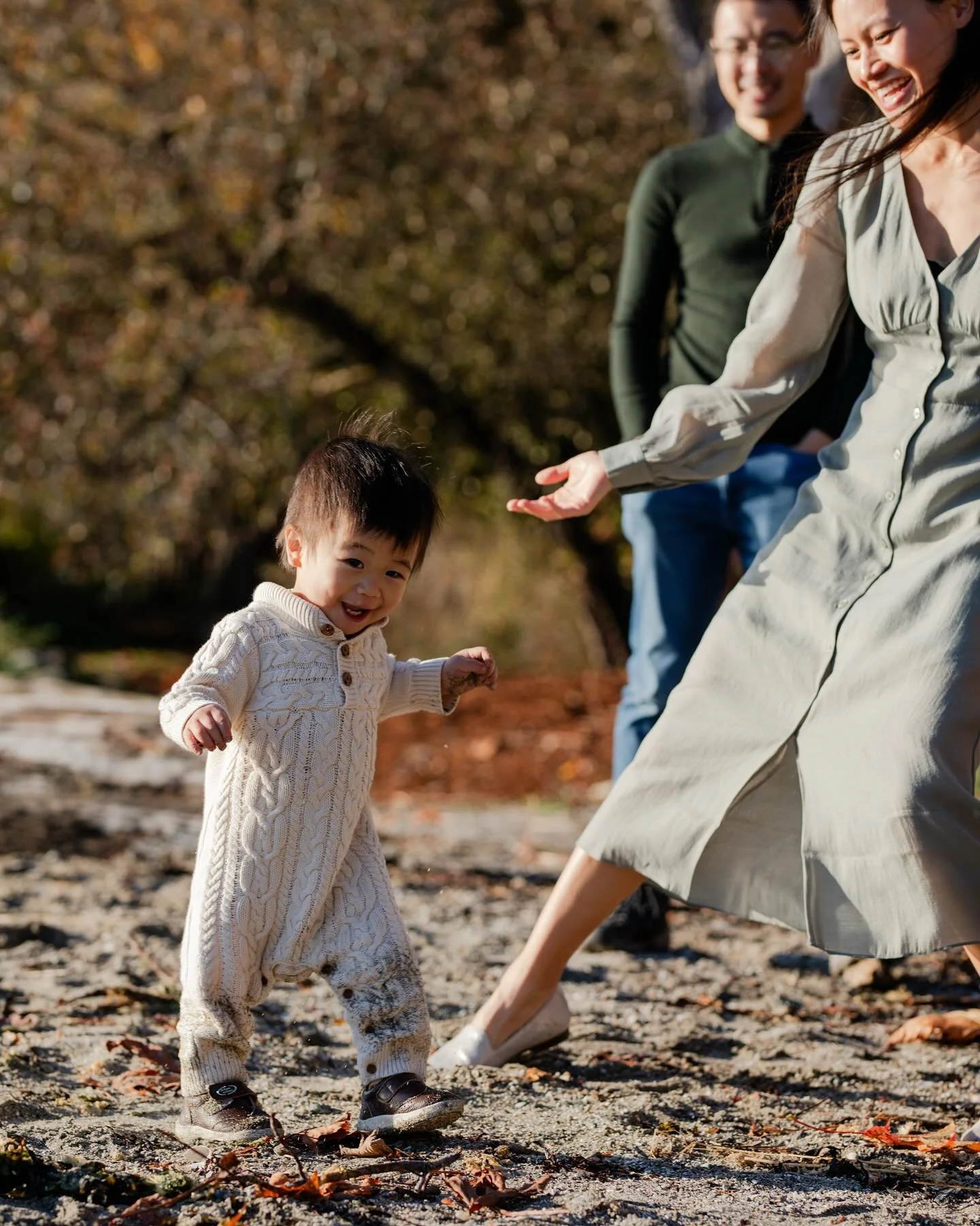FAMILY SESSION 
A gorgeous family session at Cates Park capturing giggles and fun with the stunning fall colours perfectly 🍁