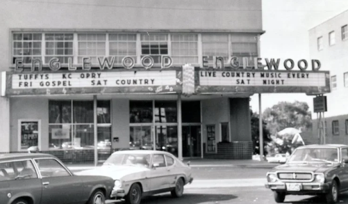 Who played at the theater