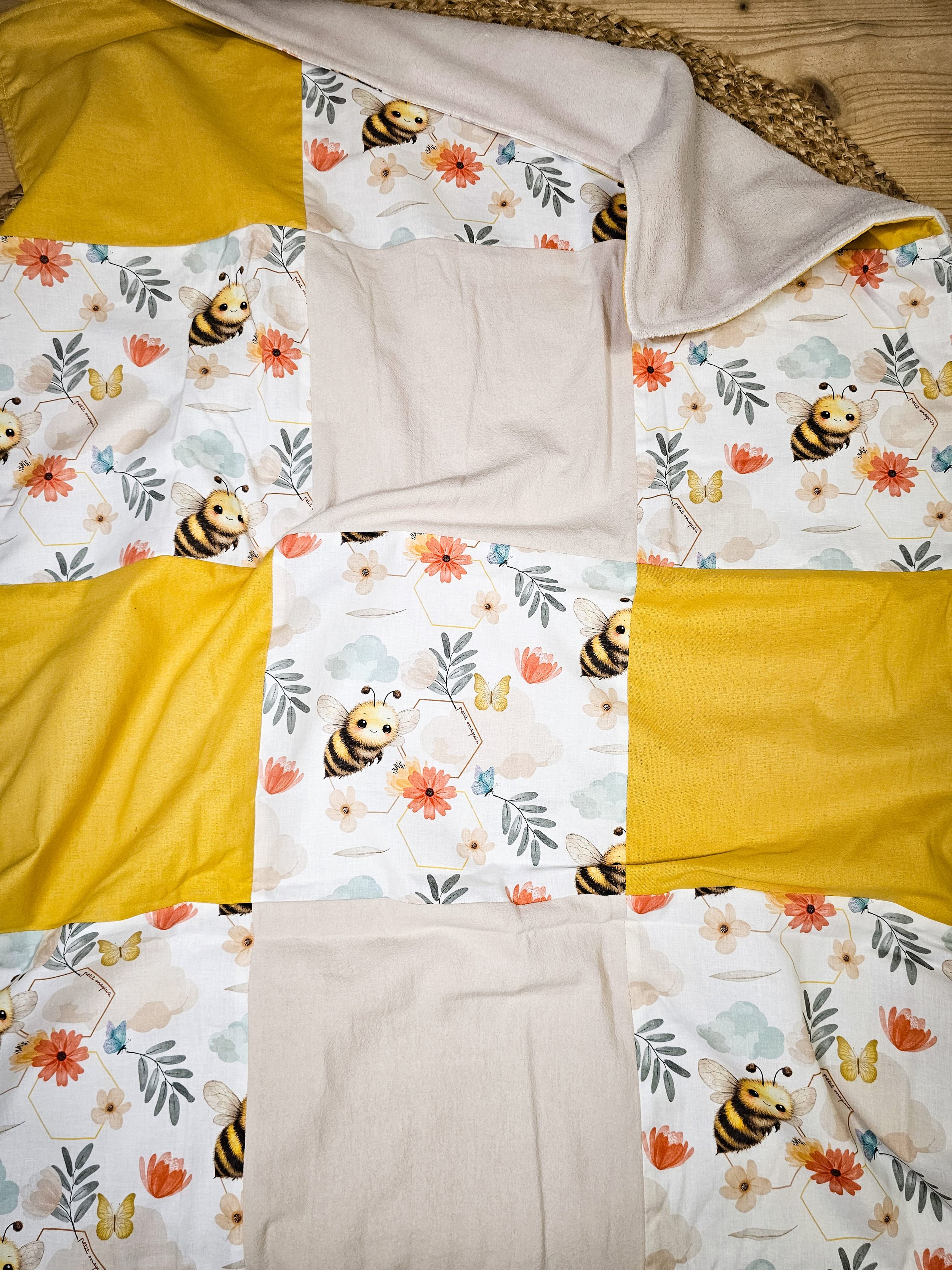 COUVERTURE ABEILLE (5).jpg