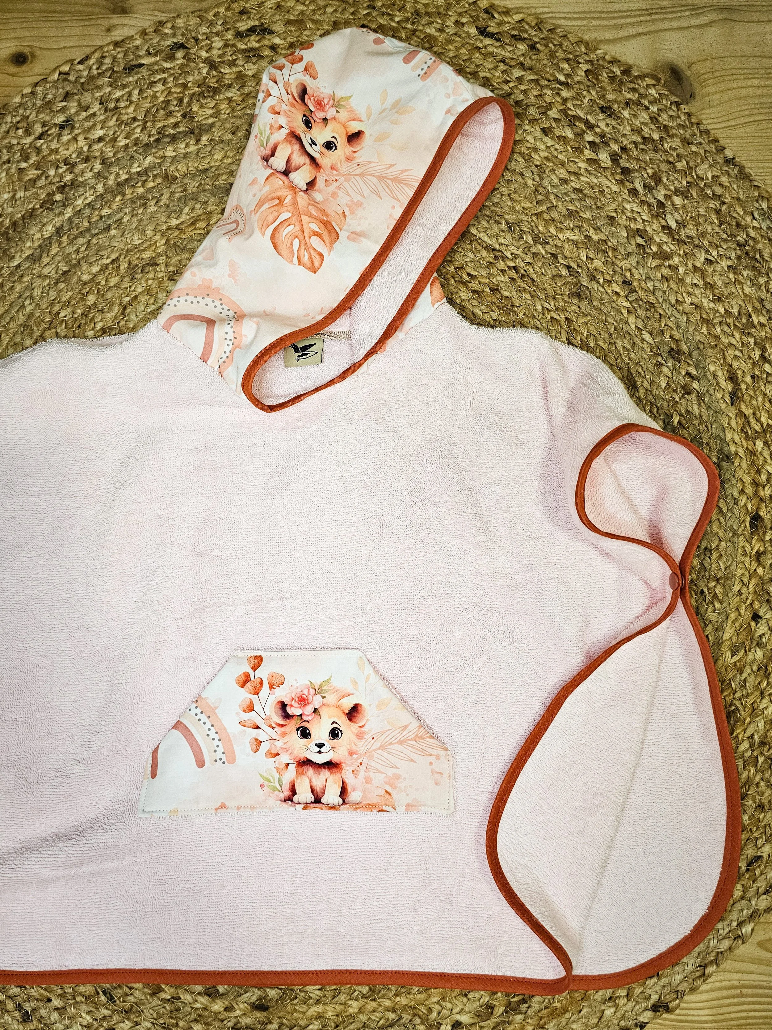 PONCHO LIONNE (3).jpg