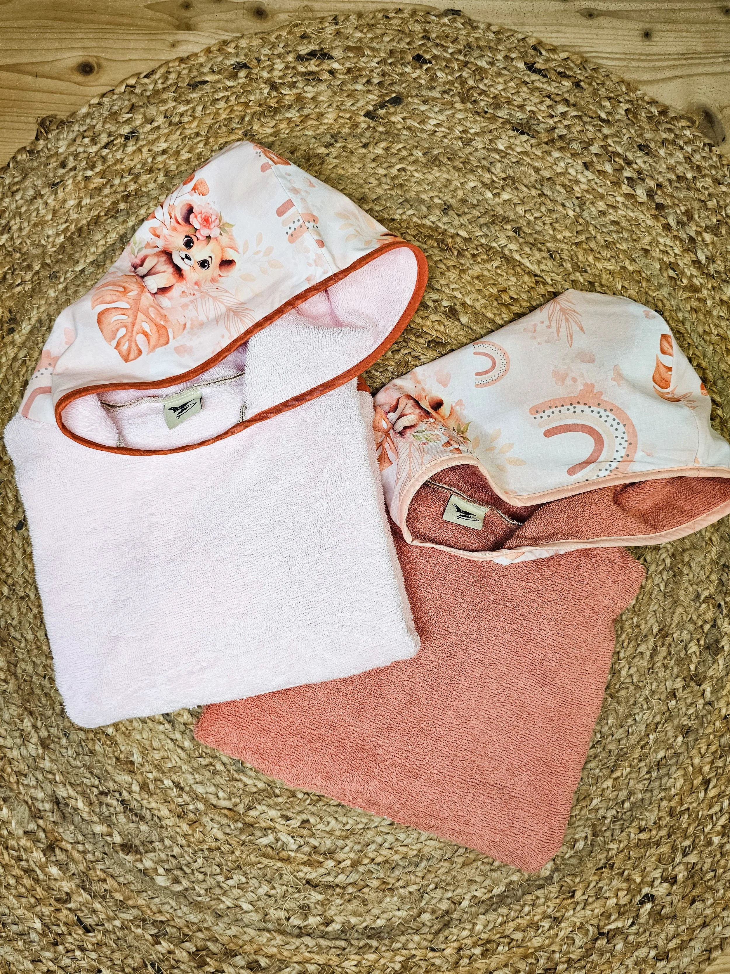 PONCHO LIONNE (2).jpg