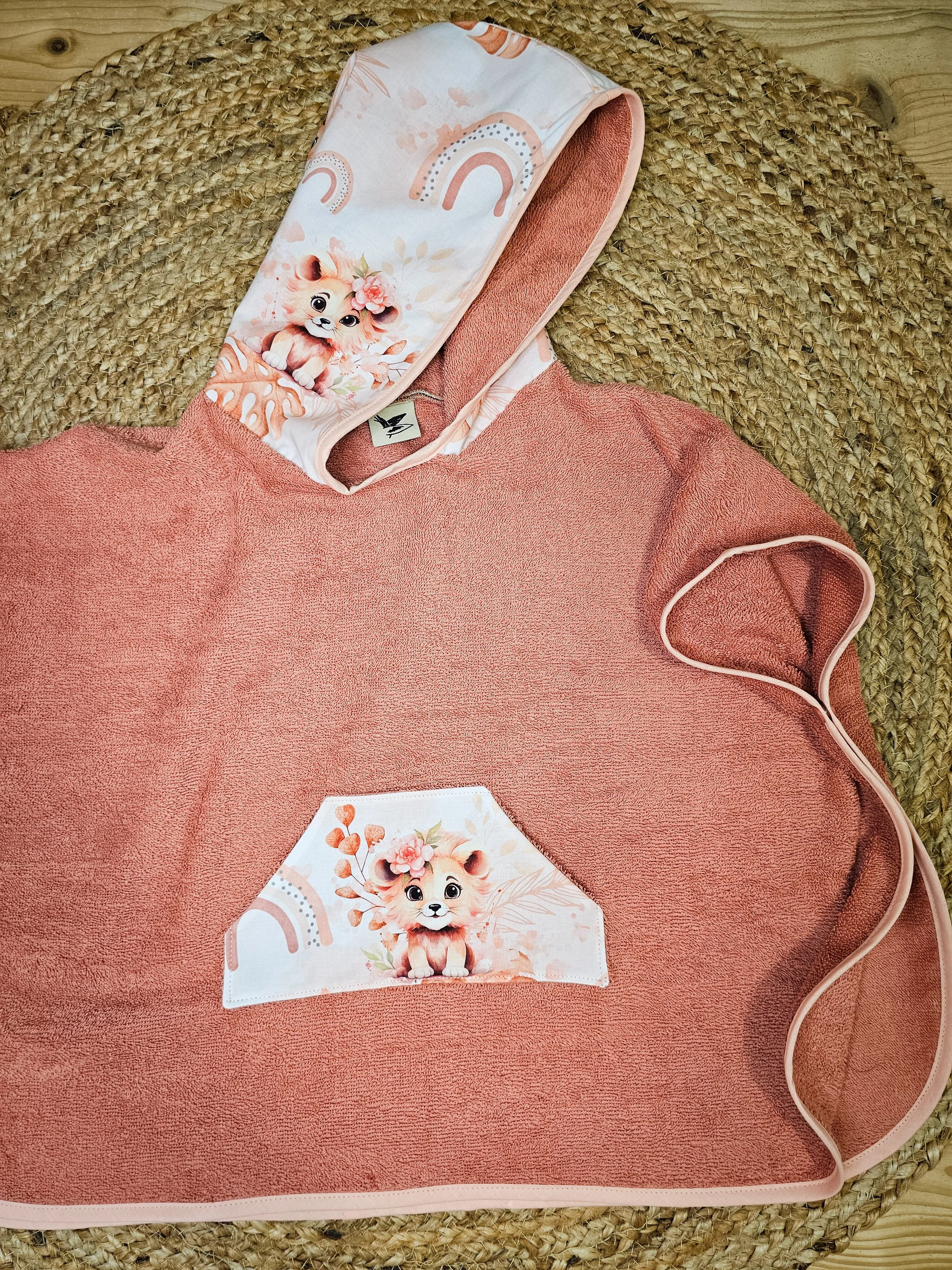 PONCHO LIONNE (1).jpg