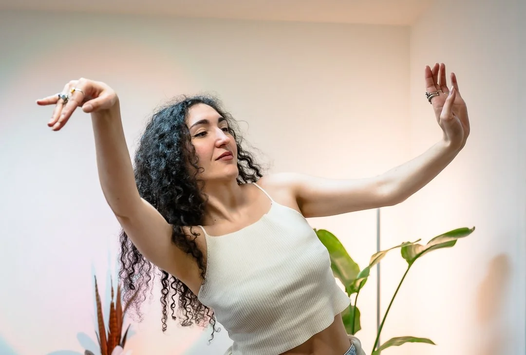Fusion Bellydance teacher. Anouk teaches in Cork City sharing her classes at Tribe Flow Studio.