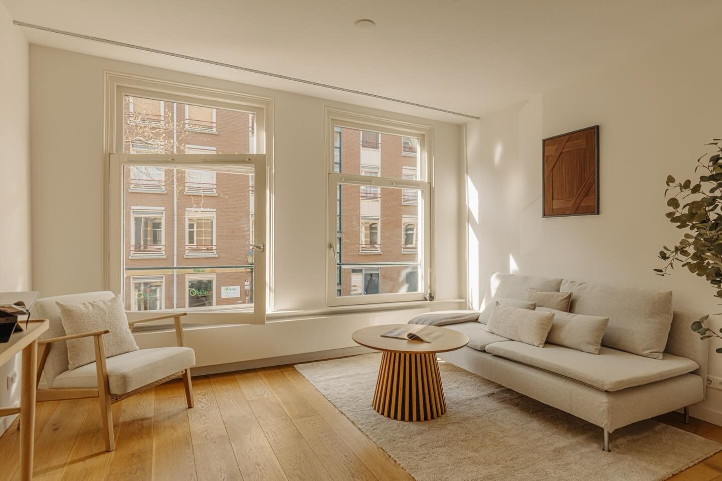 🛋️
#vastgoedstyling #homestaging #stylist #amsterdam #nowforsale #interiors #interiorstyling #interieur #homegoals #forsale #verkoopstyling #makelaar #makelaardij #realestate #vastgoed #interieurinrichting #interieuradvies #casaroos