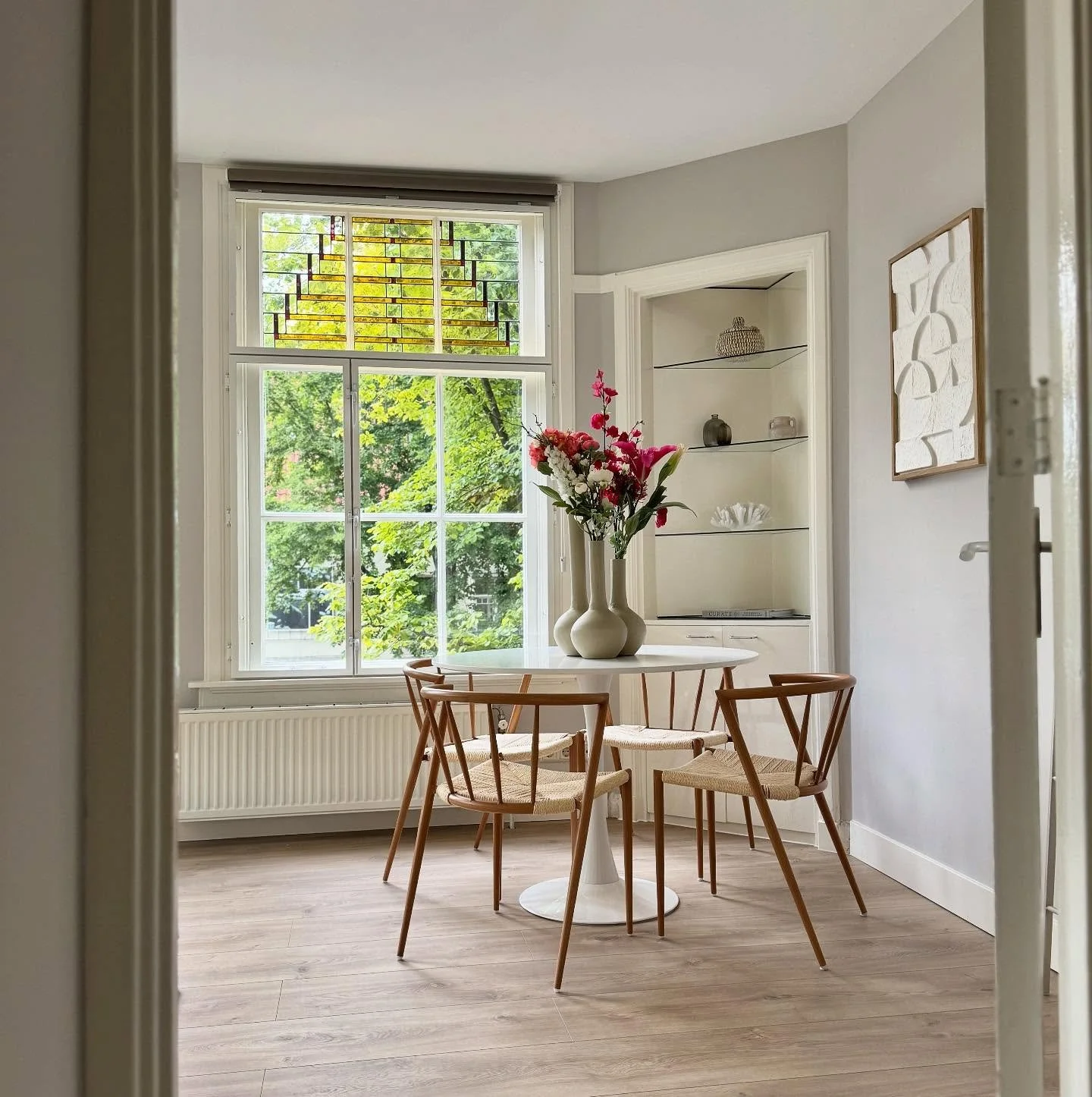 🌺

#vastgoedstyling #homestaging #stylist #amsterdam #nowforsale #interiors #interiorstyling #interieur #homegoals #forsale #verkoopstyling #makelaar #makelaardij #realestate #vastgoed #interieurinrichting #interieuradvies #casaroos