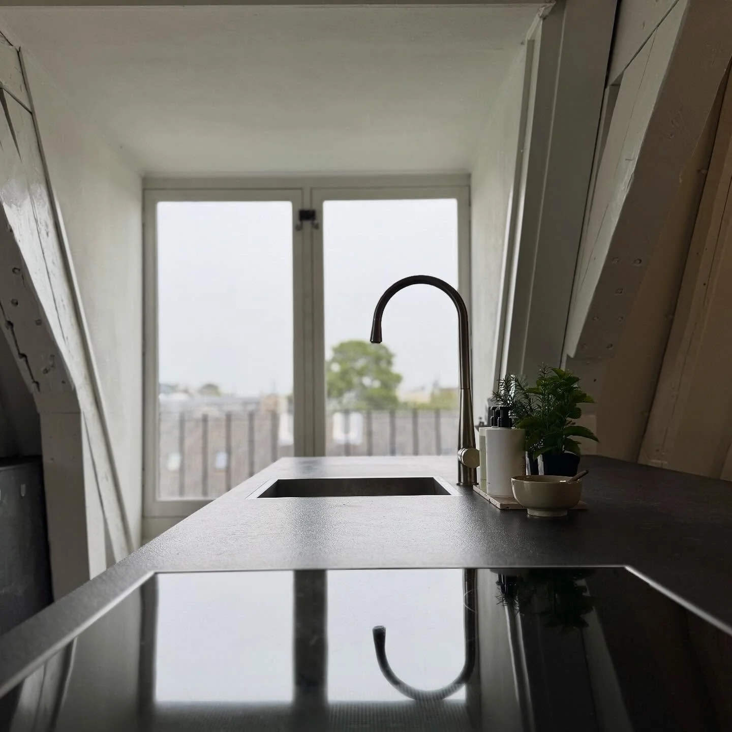 🚰

#vastgoedstyling #homestaging #stylist #amsterdam #nowforsale #interiors #interiorstyling #interieur #homegoals #forsale #verkoopstyling #makelaar #makelaardij #realestate #vastgoed #interieurinrichting #interieuradvies #casaroos