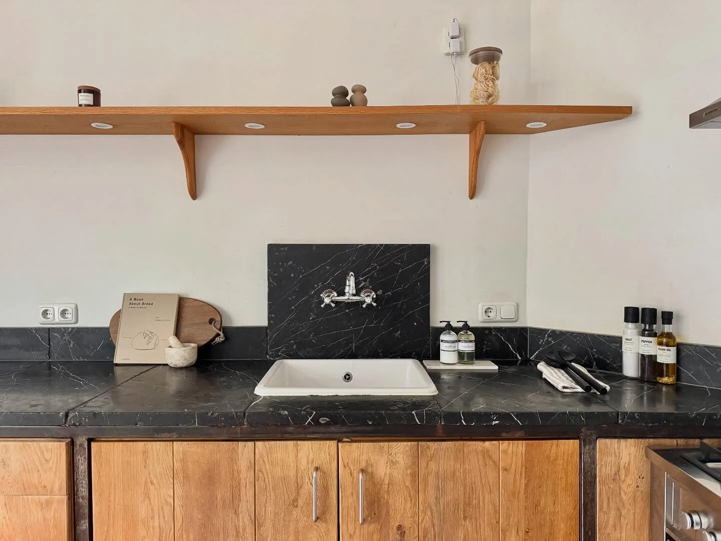 🚰

#vastgoedstyling #homestaging #stylist #amsterdam #nowforsale #interiors #interiorstyling #interieur #homegoals #forsale #verkoopstyling #makelaar #makelaardij #realestate #vastgoed #interieurinrichting #interieuradvies #casaroos