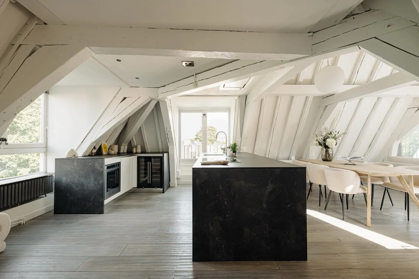 🍽️

#vastgoedstyling #homestaging #stylist #amsterdam #nowforsale #interiors #interiorstyling #interieur #homegoals #forsale #verkoopstyling #makelaar #makelaardij #realestate #vastgoed #interieurinrichting #interieuradvies #casaroos