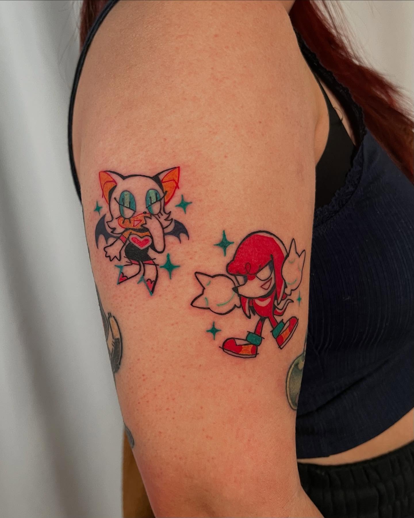 Was waiting for a good time to post this but realized any time is a good time tee hee. Tysm @domi.nami for letting me practice colour on you and claiming my sonic designs 🤧🤧🤧 I am so happy w how they turned out! Swipe to the end to see them healed