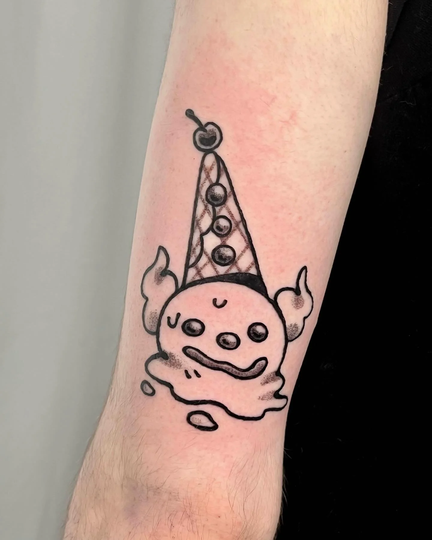 Had a blast tattooing this St-Hubert ice cream clown for L&eacute;o he he he. Thank you for trusting me with this silly lil dude!!
.
.
.
.
.
.
#tattoomontreal #montrealtattoo #womantattooartist #ignorant_tattoos #montrealtattooartist #illustrativetat