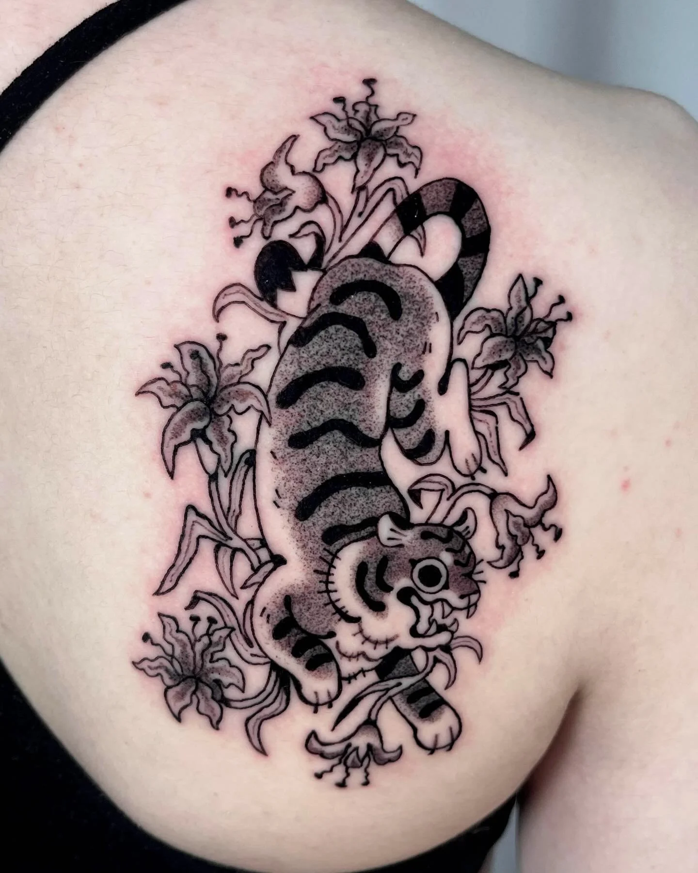 Custom tiger done earlier this summer for Lily!! Tysm for trusting me with this custom design I love this lil dude
.
.
.
.
.
#montrealtattoo #montrealtattooartist #femaletattooartist #ignorant_tattoos #illustrativetattoos #demontattoo