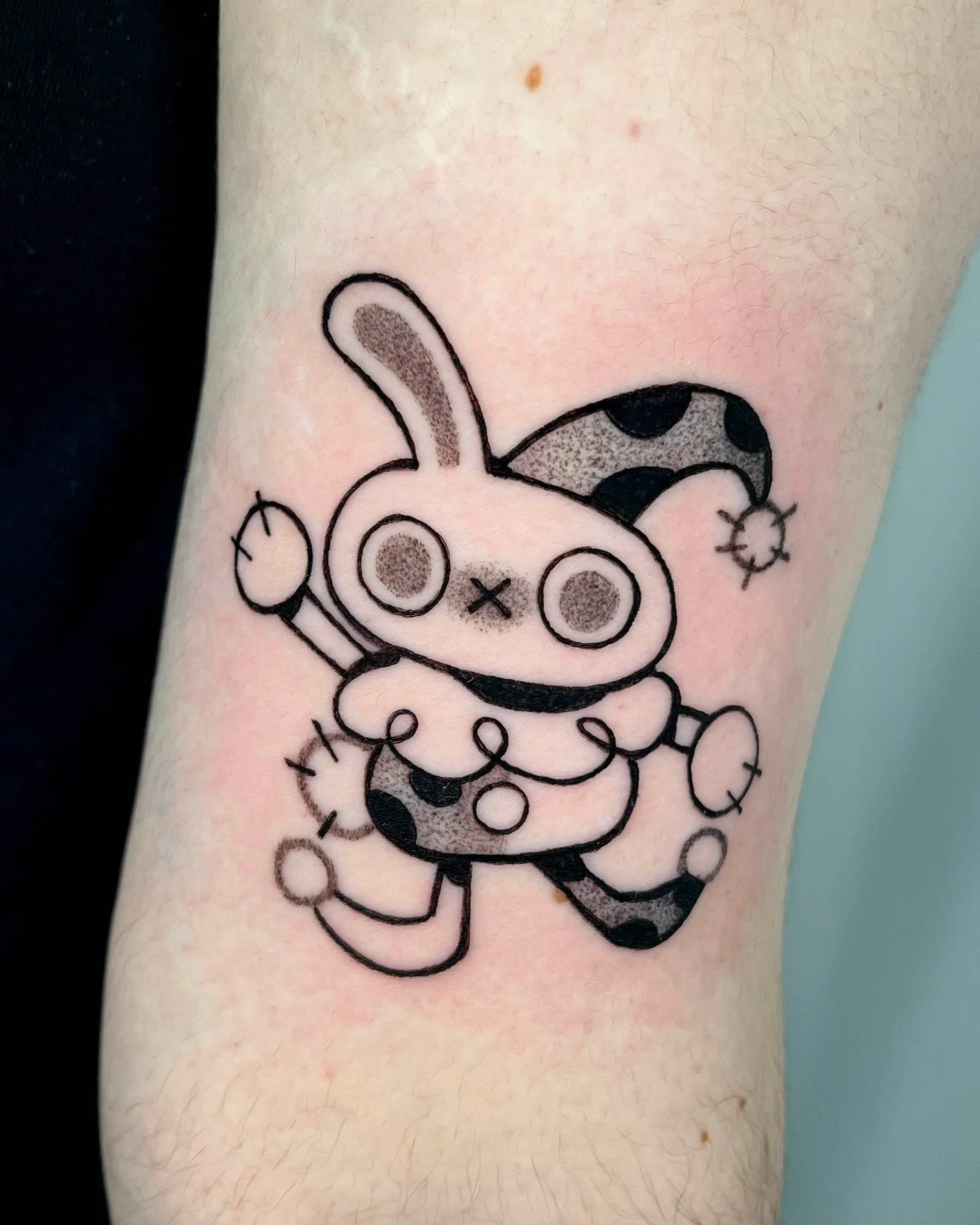 Custom bunny jester based off my flash for Maxime!! Thank you so much I loved doing this lil dude
.
.
.
.
.
#montrealtattoo #montrealtattooartist #femaletattooartist #ignorant_tattoos #illustrativetattoos #clowntattoo #cutetattoo